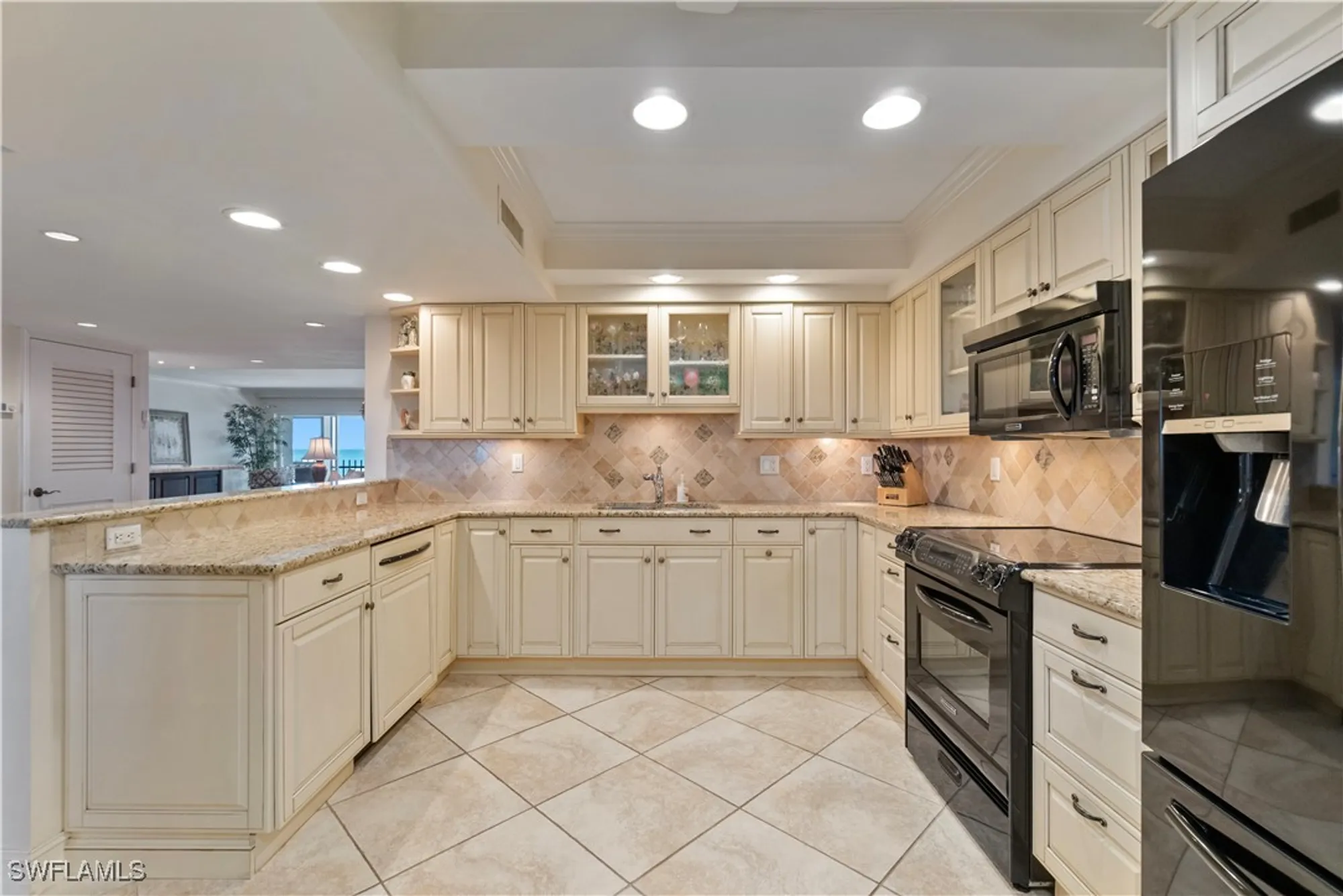 Property Slideshow image 14 of 50 | 3399 gulf shore blvd n ph-south, Naples, FL, 34103