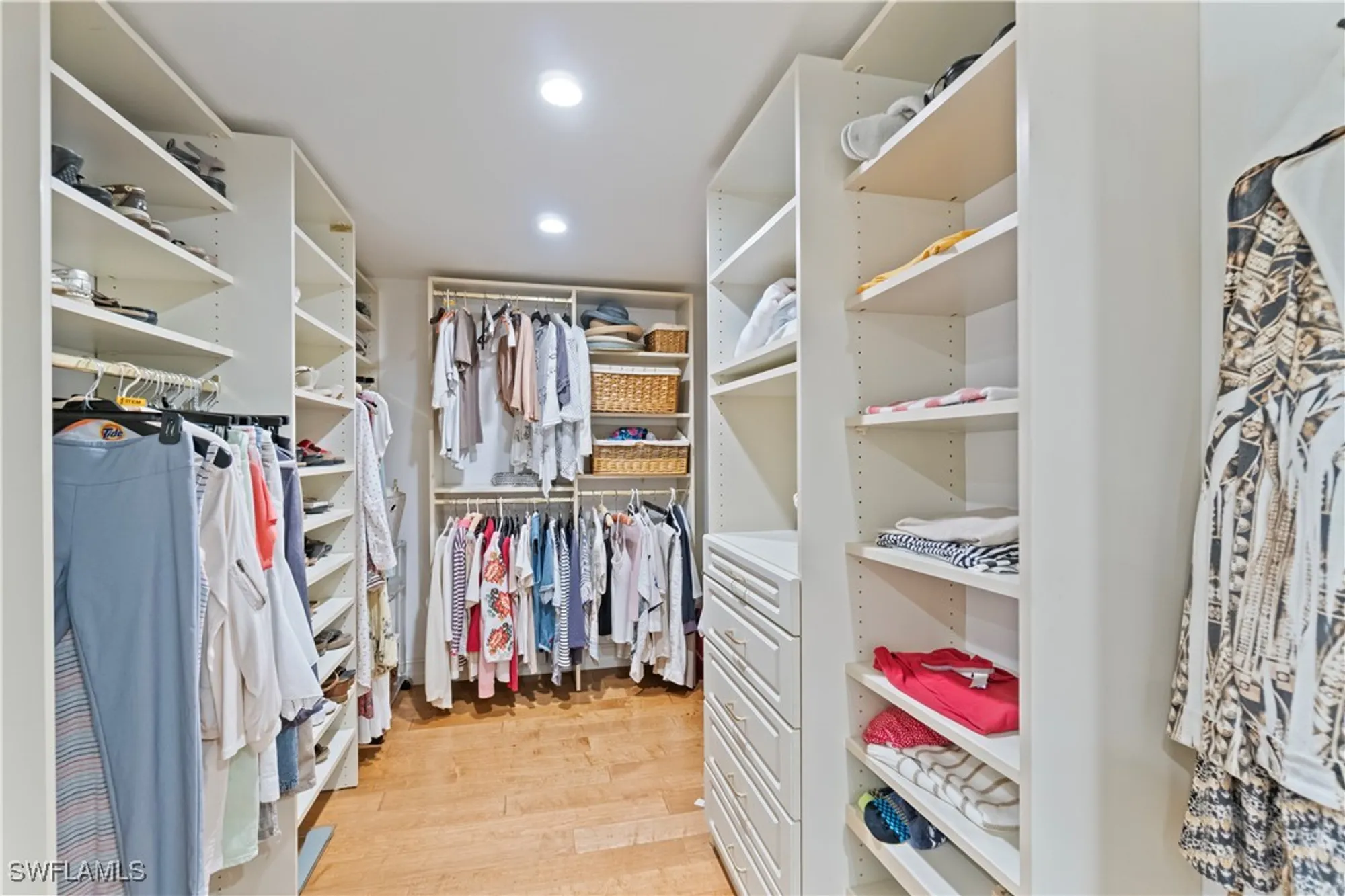 Property Slideshow image 19 of 50 | 3399 gulf shore blvd n ph-south, Naples, FL, 34103