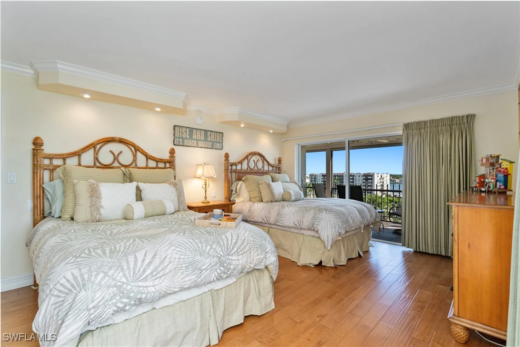 Property Slideshow image 22 of 50 | 3399 gulf shore blvd n ph-south, Naples, FL, 34103