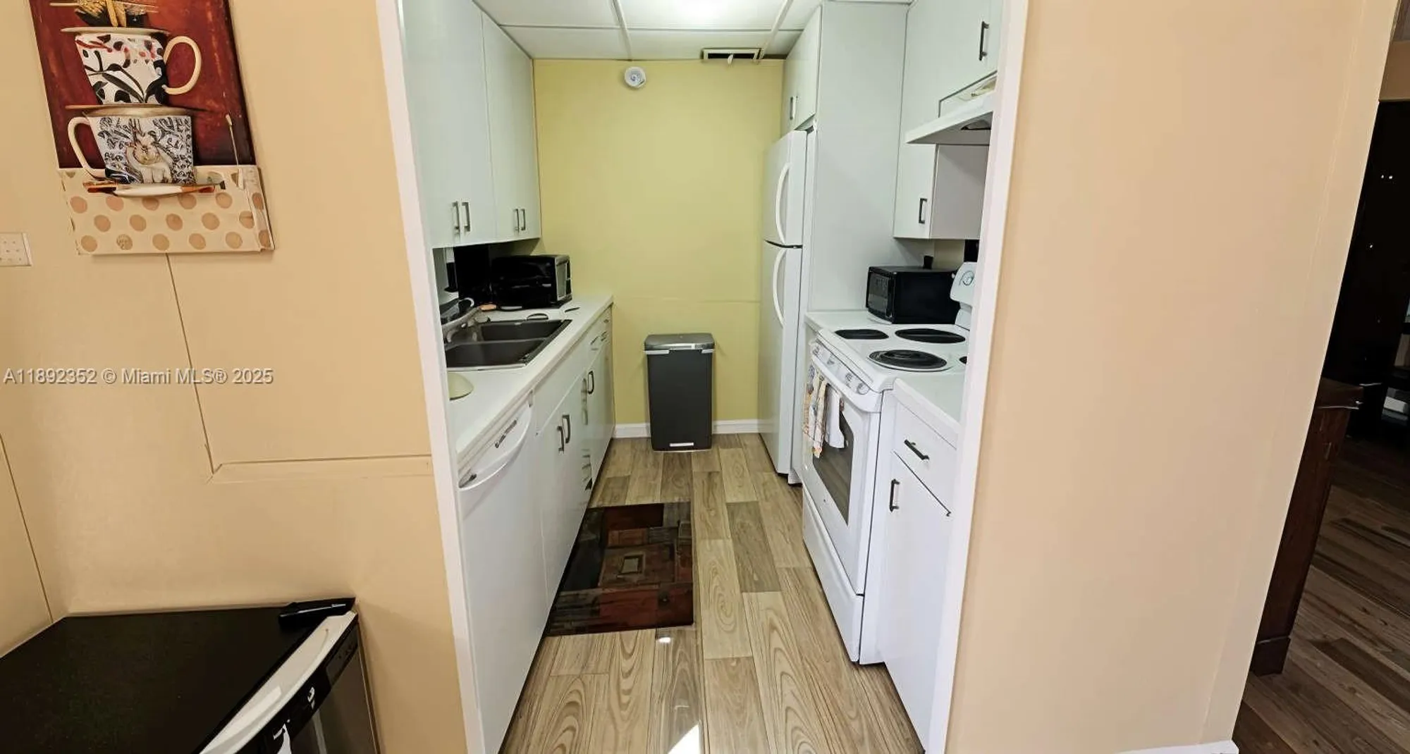 Property Slideshow image 3 of 12 | 1044 harwood d d, Deerfield Beach, FL, 33442