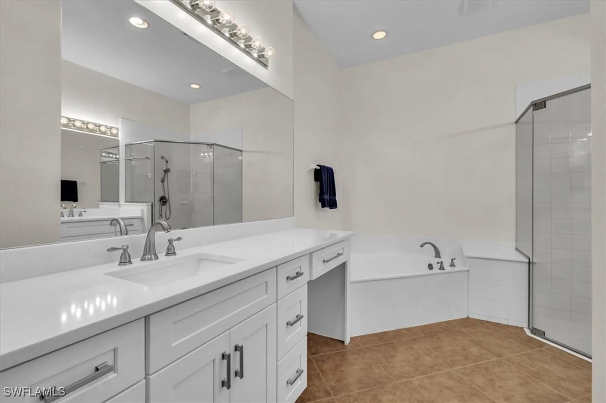 Property Slideshow image 17 of 50 | 837 vistana cir # 20, Naples, FL, 34119