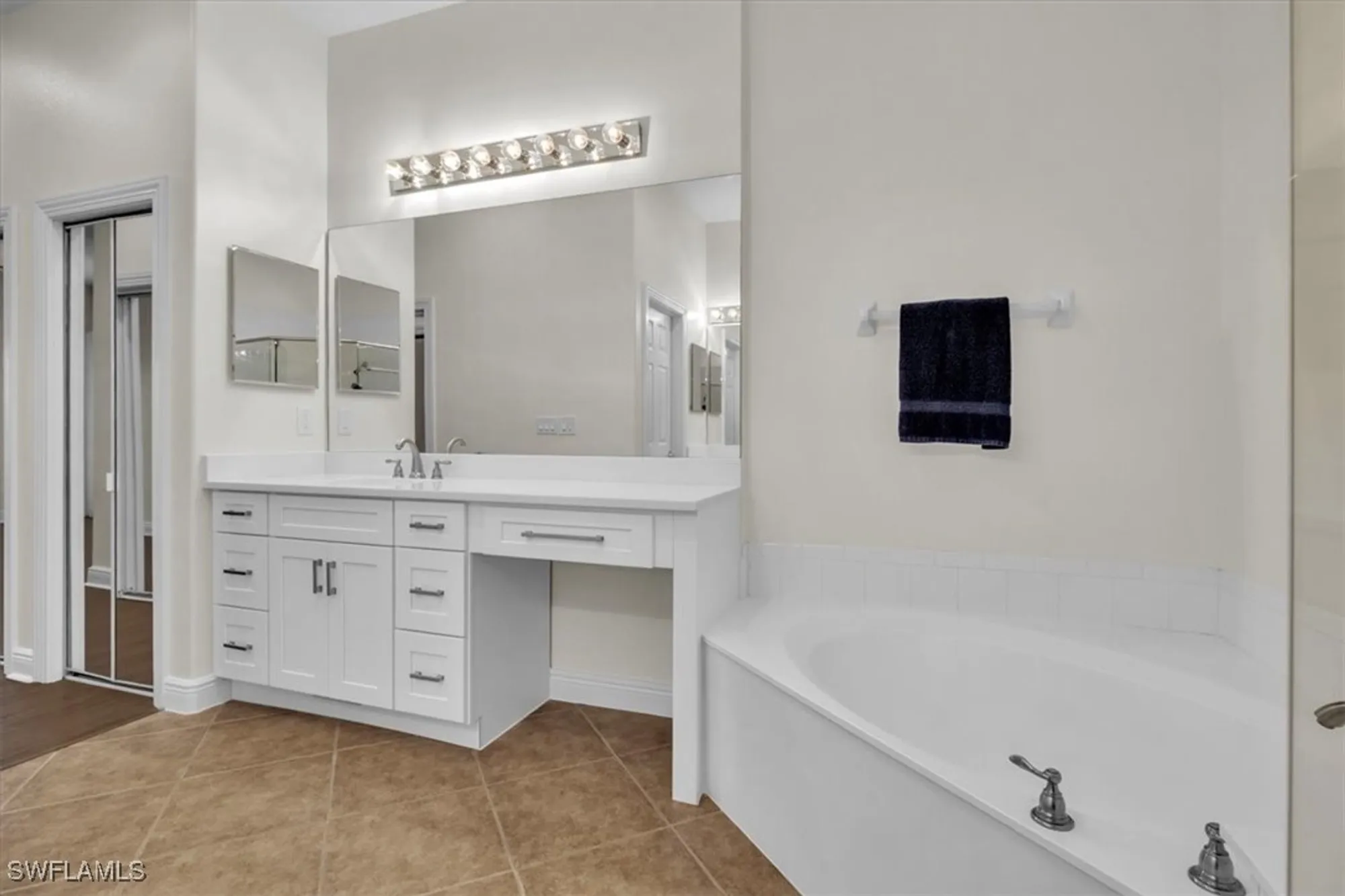 Property Slideshow image 19 of 50 | 837 vistana cir # 20, Naples, FL, 34119