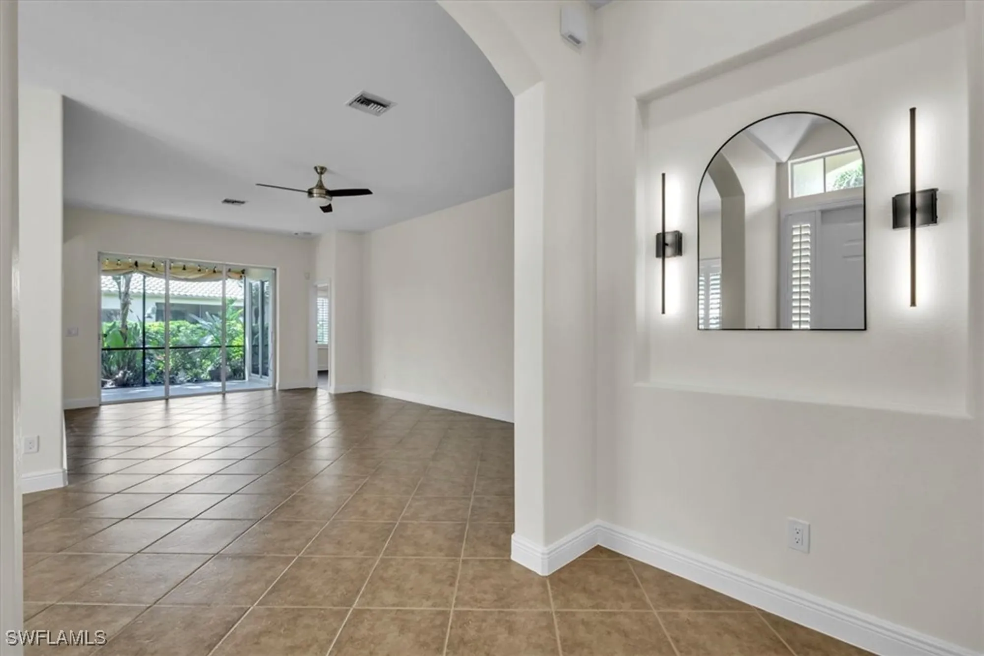Property Slideshow image 5 of 50 | 837 vistana cir # 20, Naples, FL, 34119