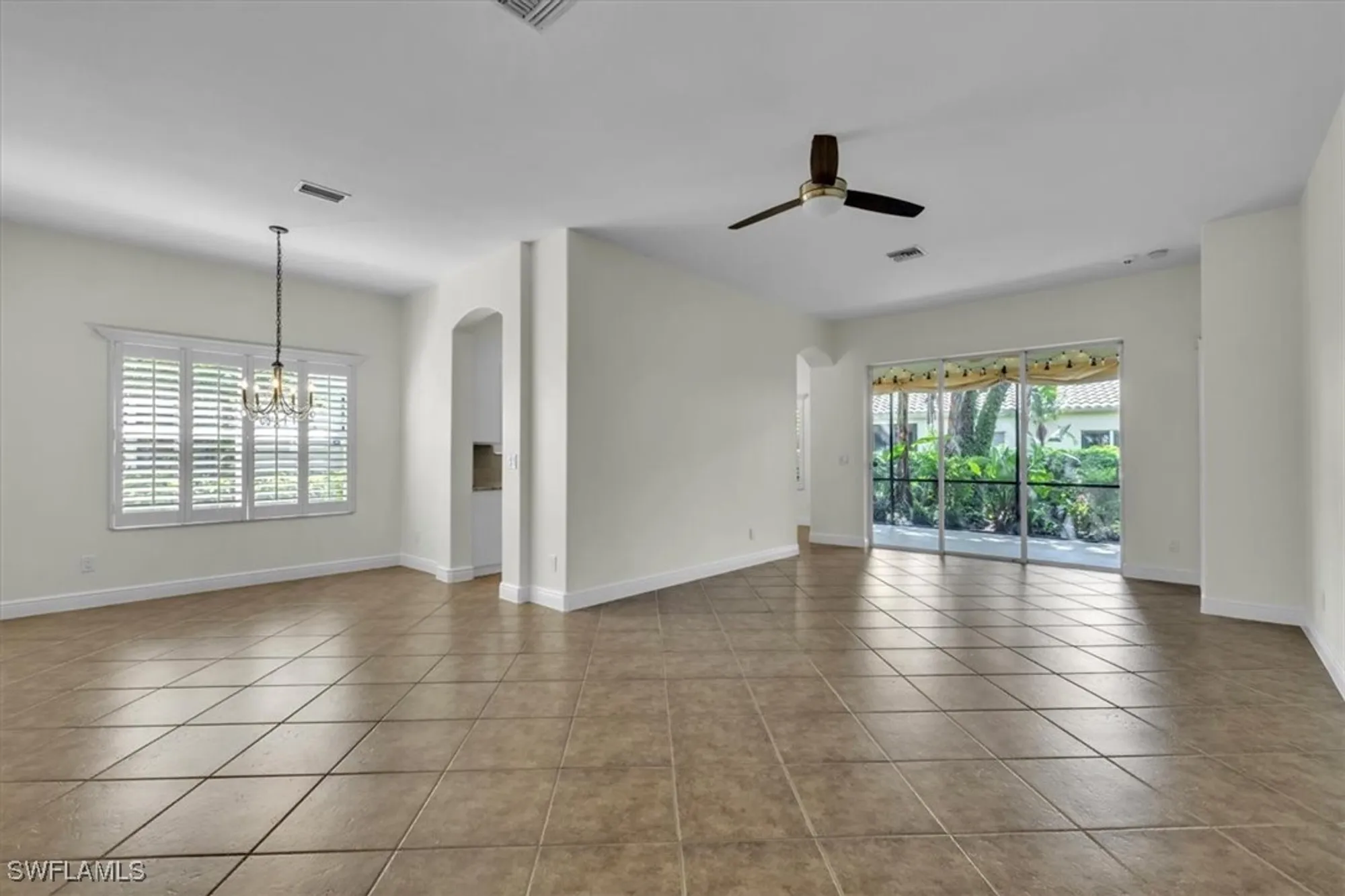 Property Slideshow image 7 of 50 | 837 vistana cir # 20, Naples, FL, 34119