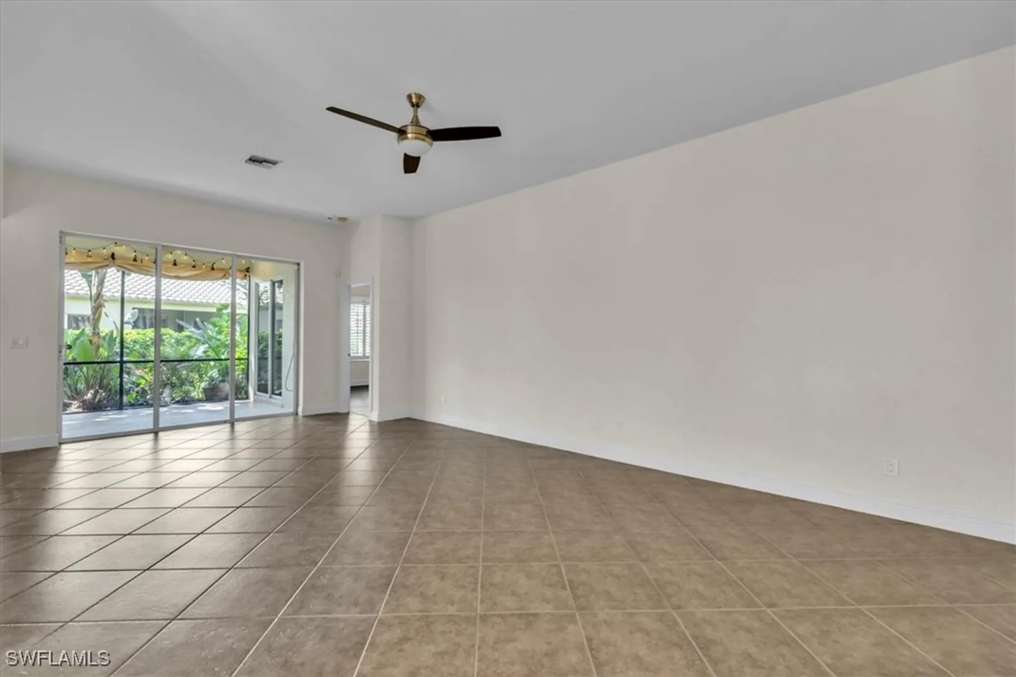 Property Slideshow image 8 of 50 | 837 vistana cir # 20, Naples, FL, 34119