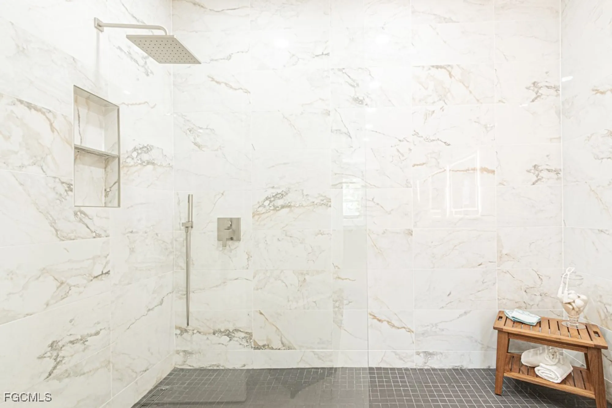 Property Slideshow image 15 of 36 | 10553 avila cir, Fort Myers, FL, 33913