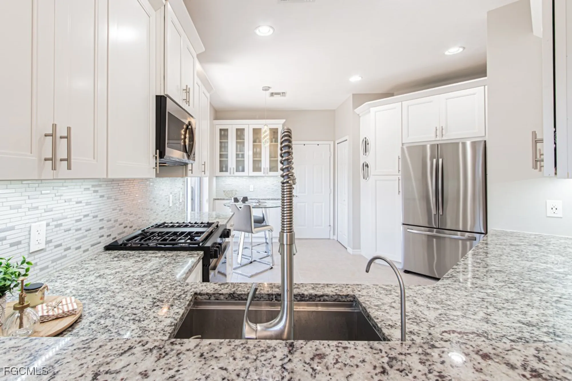 Property Slideshow image 10 of 36 | 10553 avila cir, Fort Myers, FL, 33913