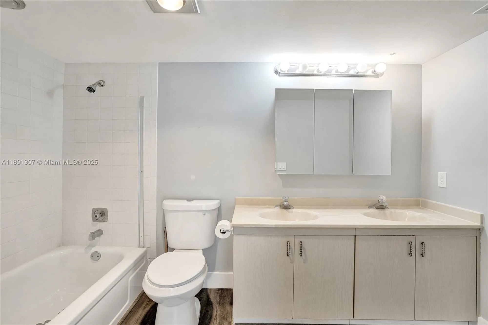 Property Slideshow image 32 of 72 | 3001 portofino isle k2, Coconut Creek, FL, 33066