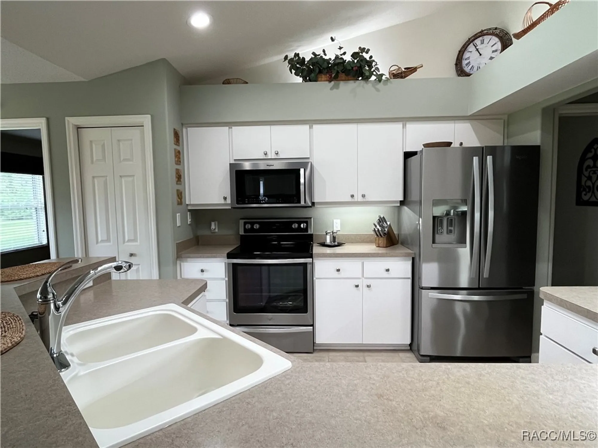 Property Slideshow image 13 of 37 | 3848 e arbor lakes dr, Hernando, FL, 34442