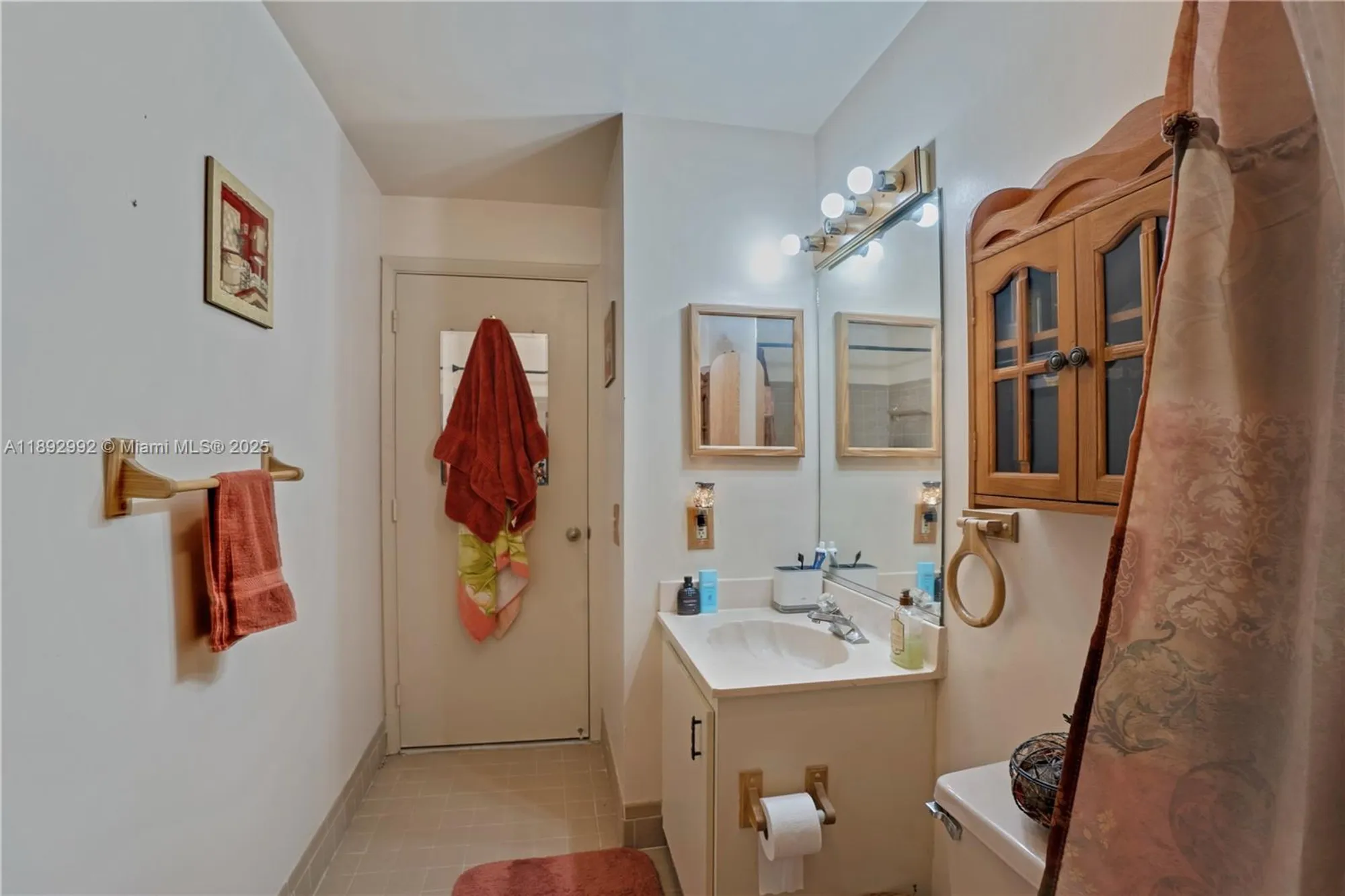 Property Slideshow image 12 of 50 | 7641 nw 99th ave, Tamarac, FL, 33321