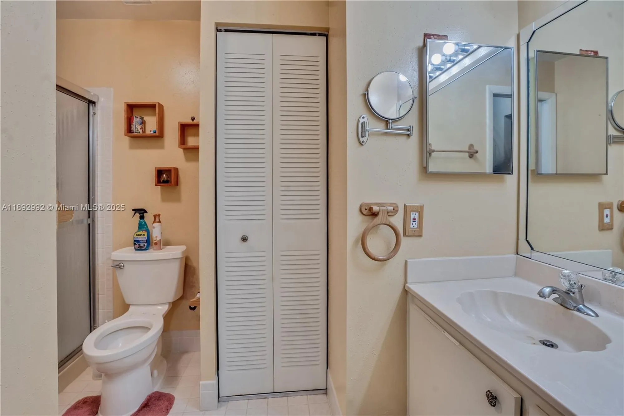 Property Slideshow image 25 of 50 | 7641 nw 99th ave, Tamarac, FL, 33321