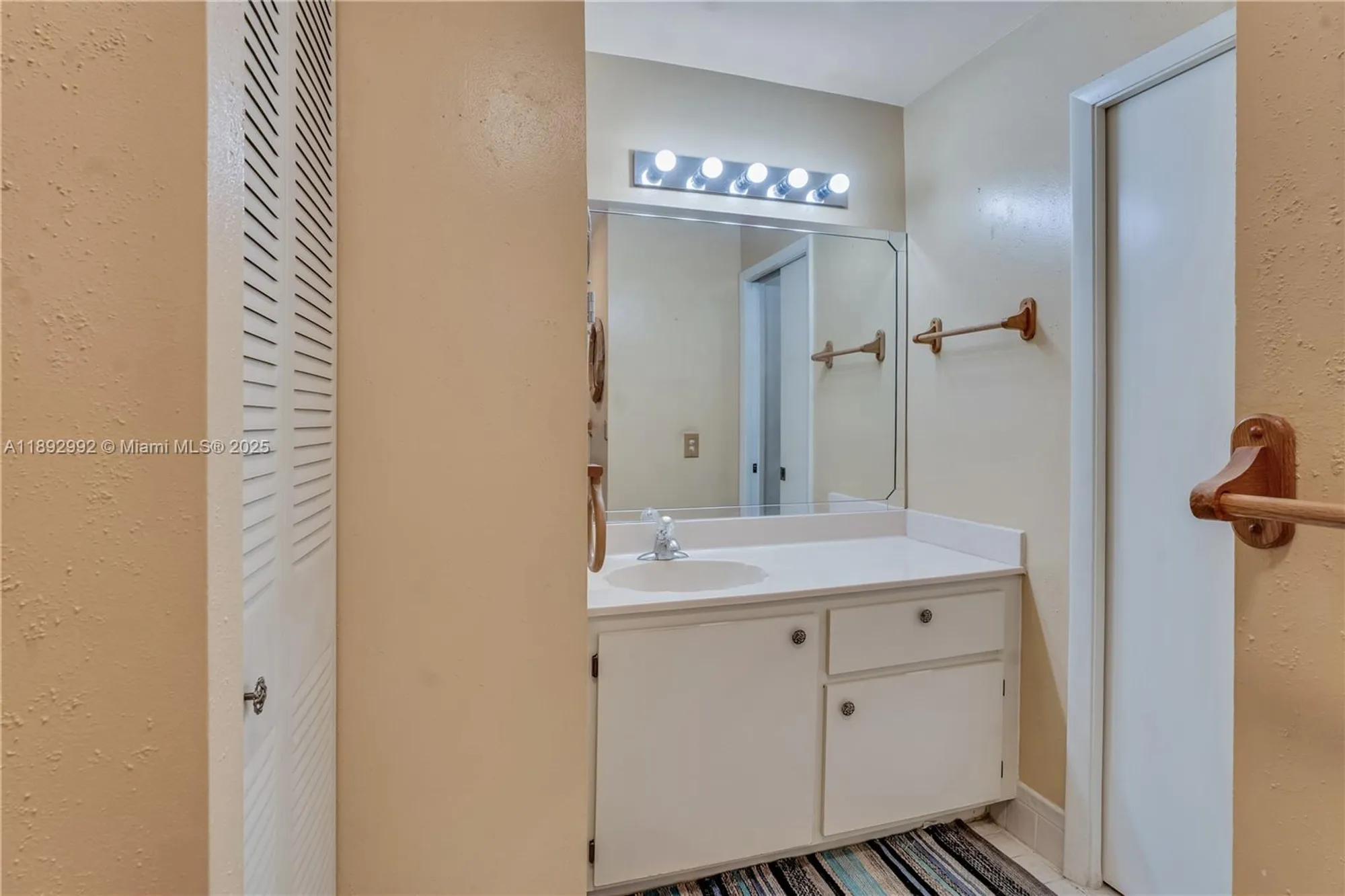 Property Slideshow image 27 of 50 | 7641 nw 99th ave, Tamarac, FL, 33321