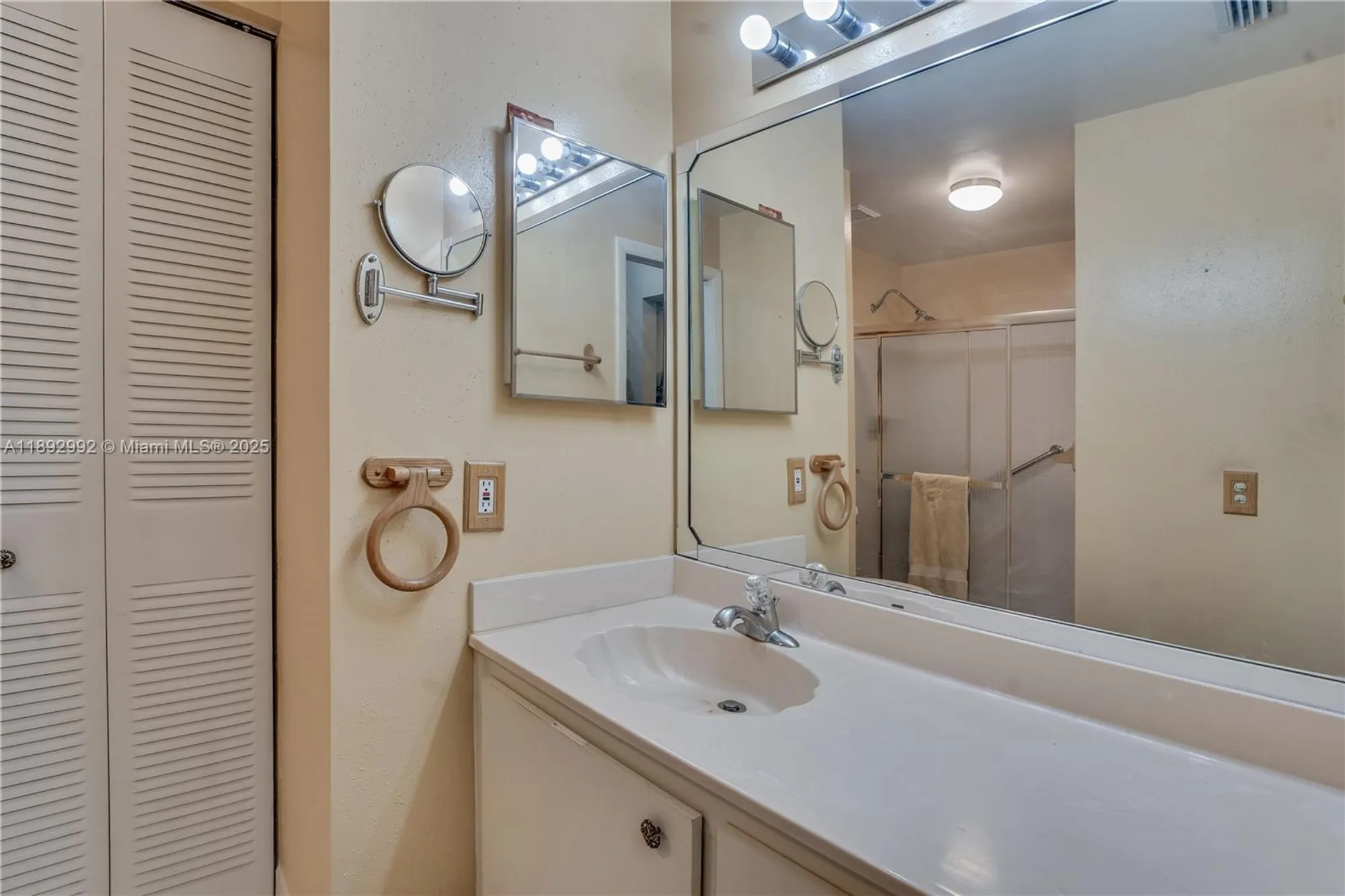 Property Slideshow image 28 of 50 | 7641 nw 99th ave, Tamarac, FL, 33321