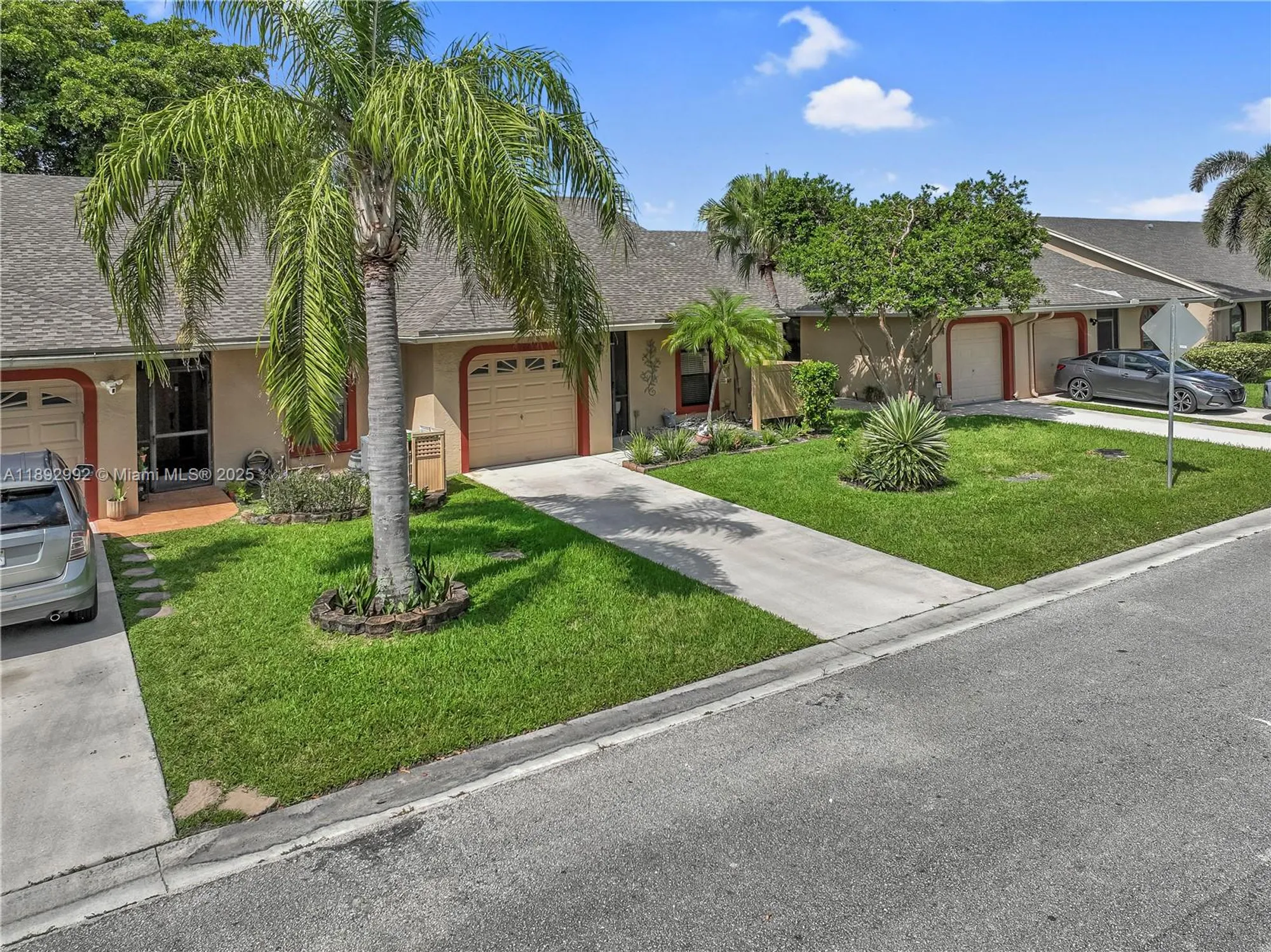 Property Slideshow image 2 of 50 | 7641 nw 99th ave, Tamarac, FL, 33321