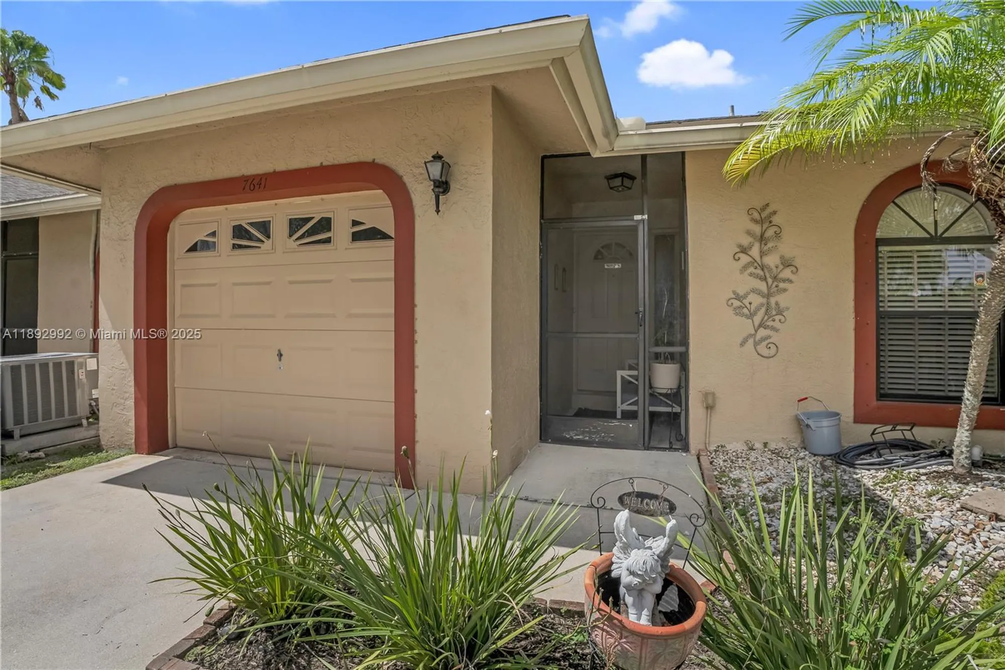 Property Slideshow image 6 of 50 | 7641 nw 99th ave, Tamarac, FL, 33321