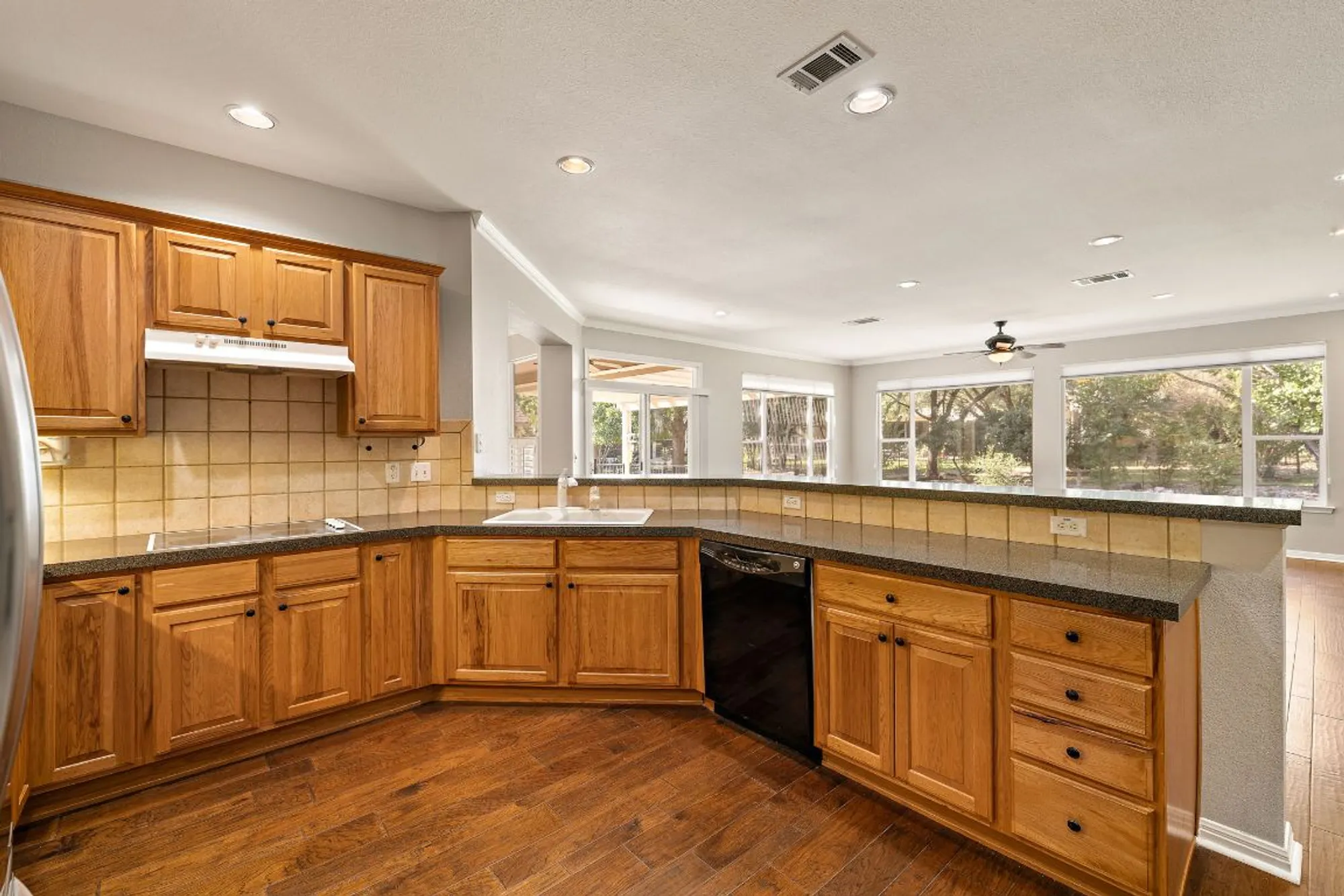 Property Slideshow image 18 of 36 | 105 liatris ln, Georgetown, TX, 78633