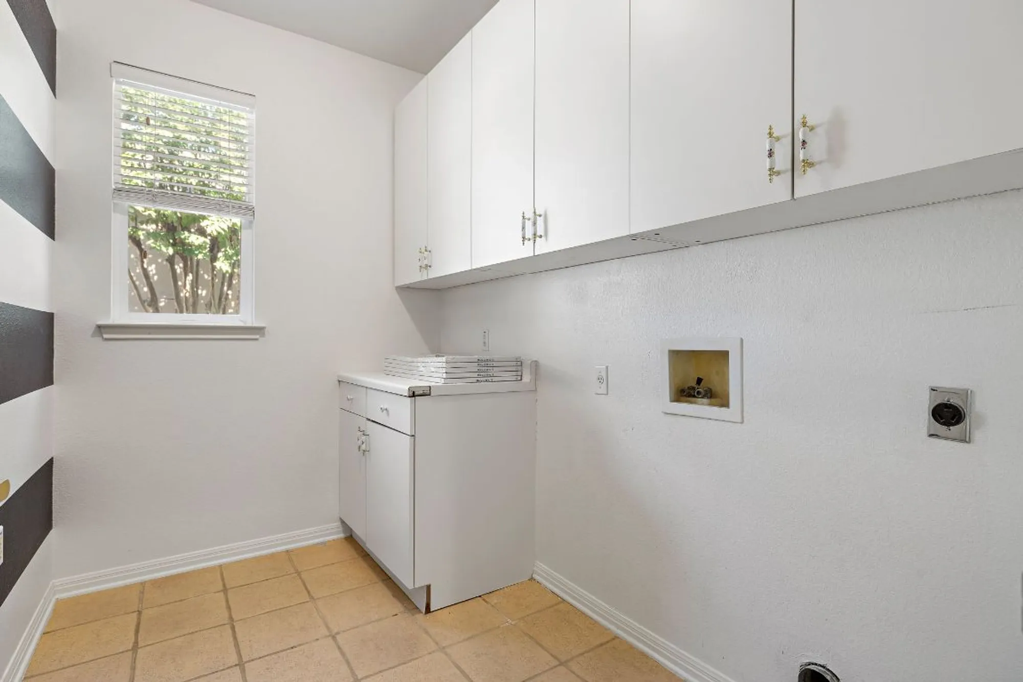 Property Slideshow image 29 of 36 | 105 liatris ln, Georgetown, TX, 78633