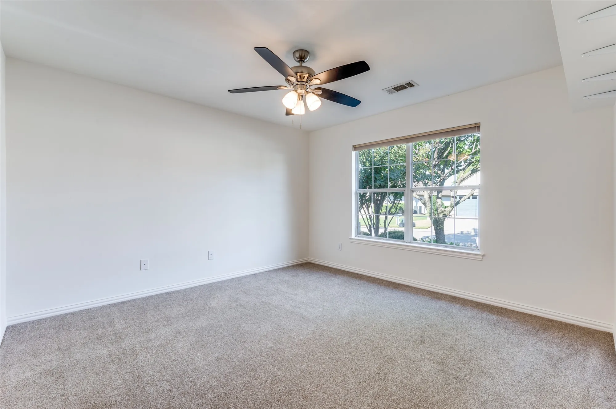 Property Slideshow image 15 of 26 | 11009 southerland dr, Denton, TX, 76207