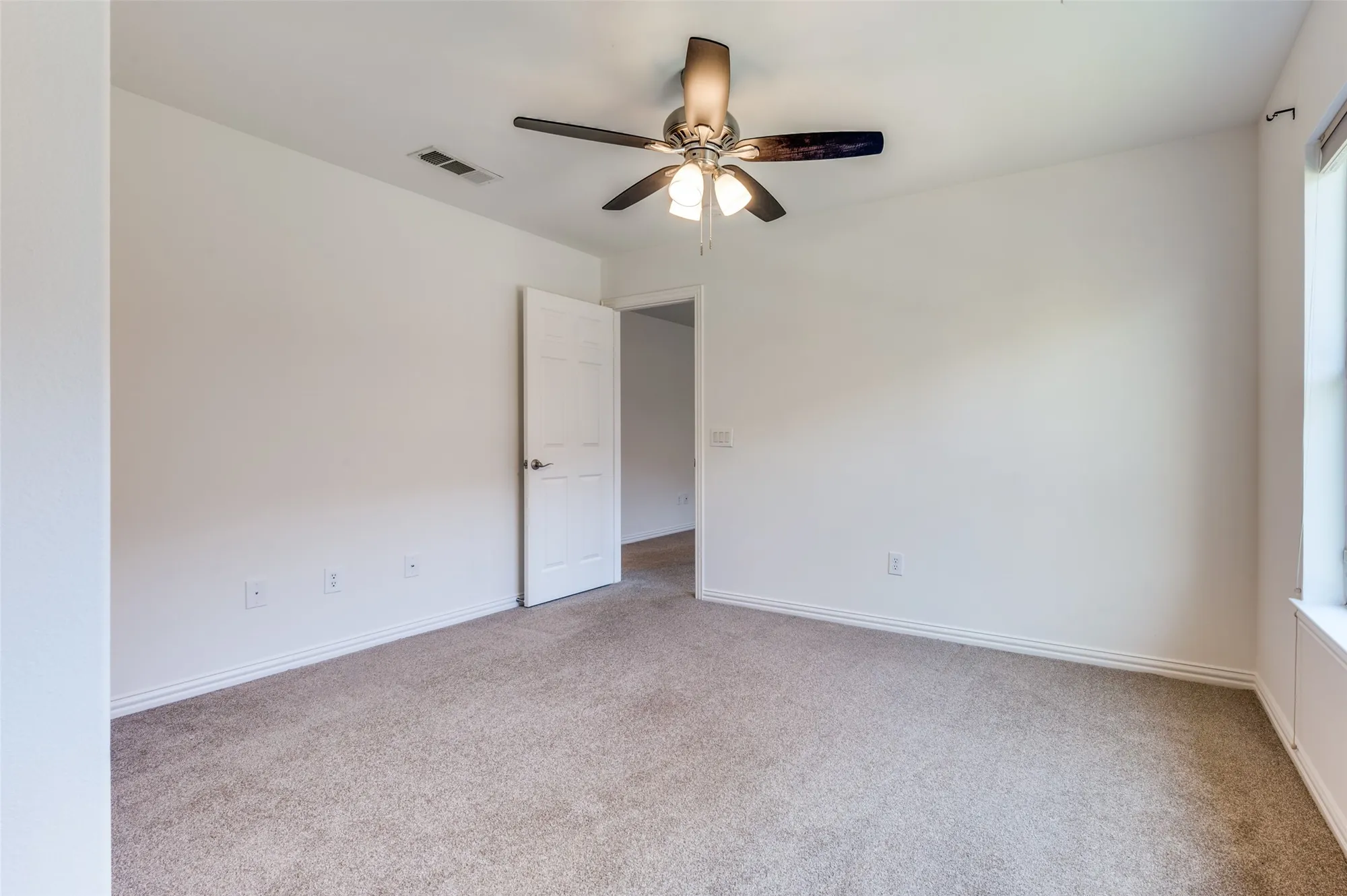 Property Slideshow image 13 of 26 | 11009 southerland dr, Denton, TX, 76207