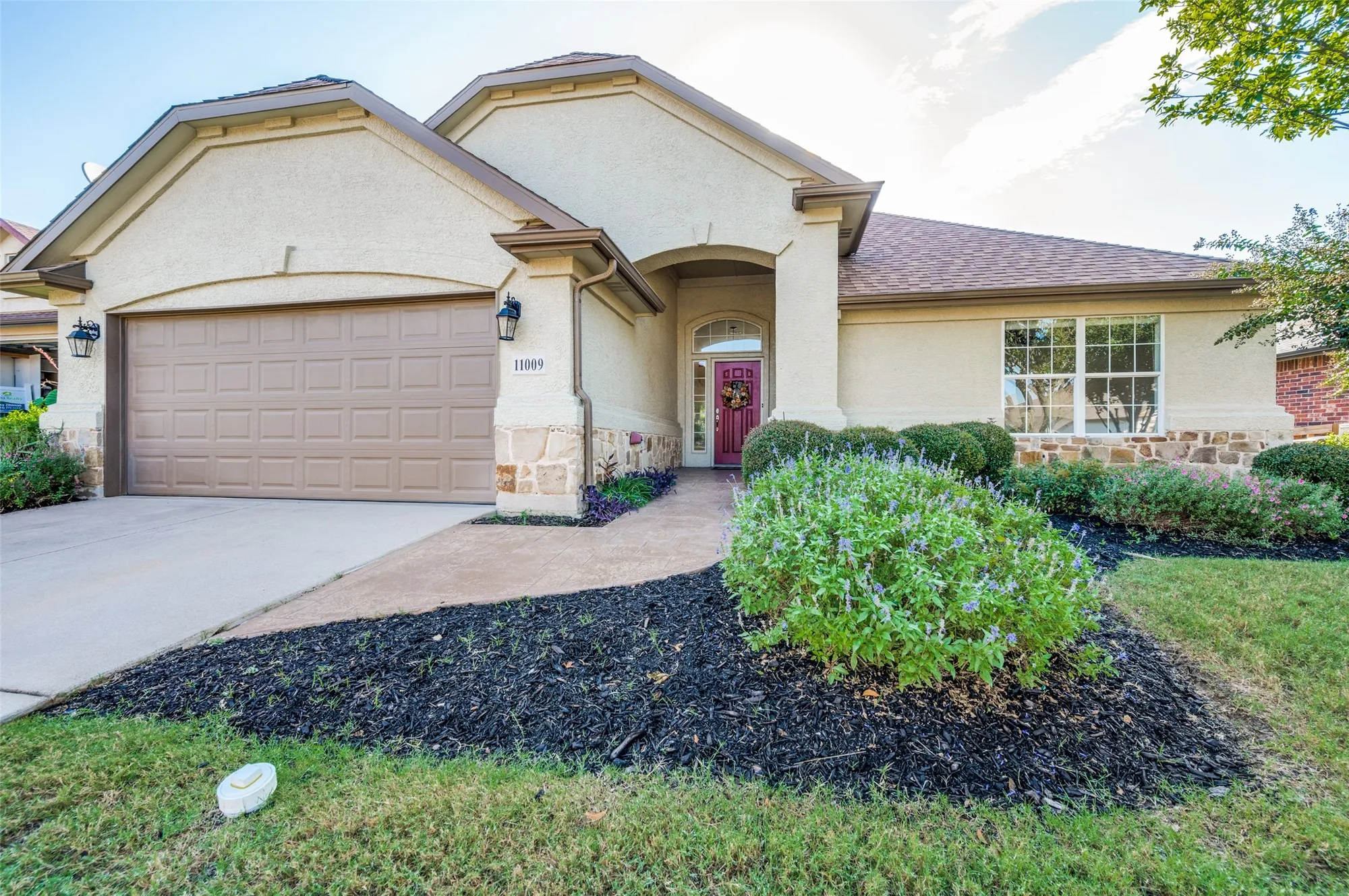 Property Slideshow image 2 of 26 | 11009 southerland dr, Denton, TX, 76207