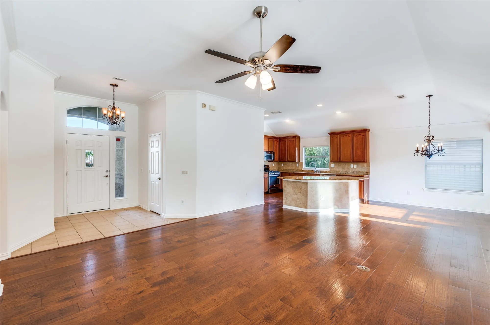 Property Slideshow image 3 of 26 | 11009 southerland dr, Denton, TX, 76207