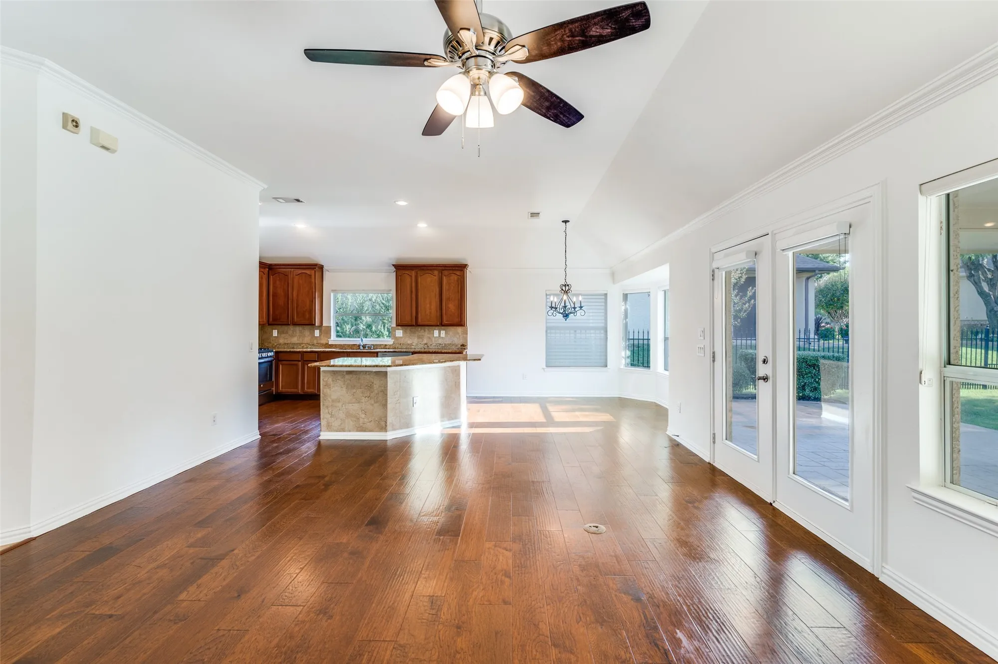 Property Slideshow image 5 of 26 | 11009 southerland dr, Denton, TX, 76207