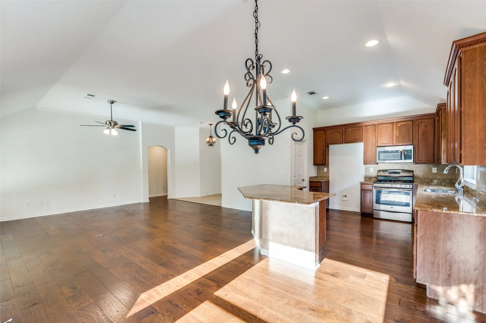 Property Slideshow image 7 of 26 | 11009 southerland dr, Denton, TX, 76207