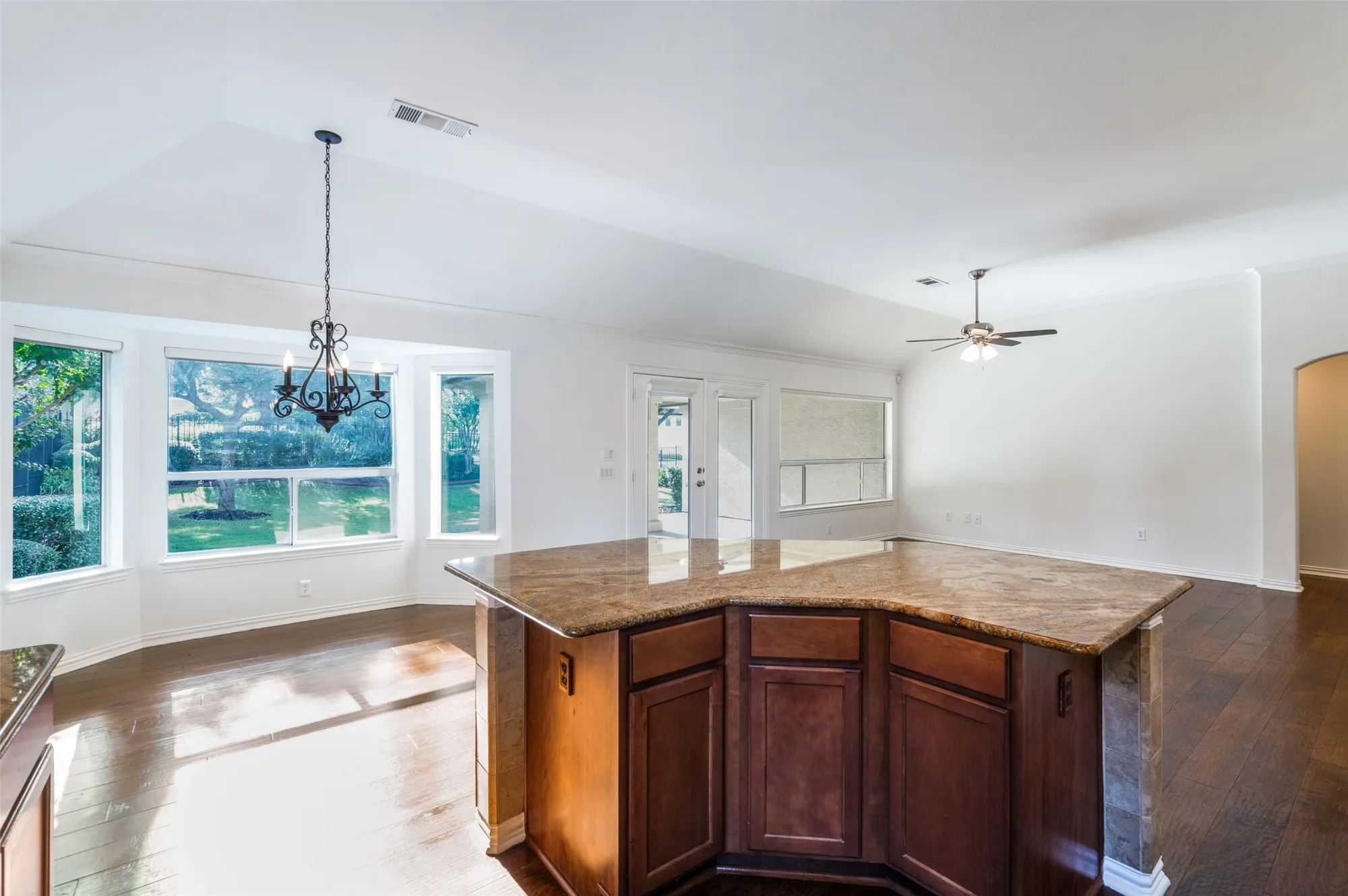 Property Slideshow image 9 of 26 | 11009 southerland dr, Denton, TX, 76207