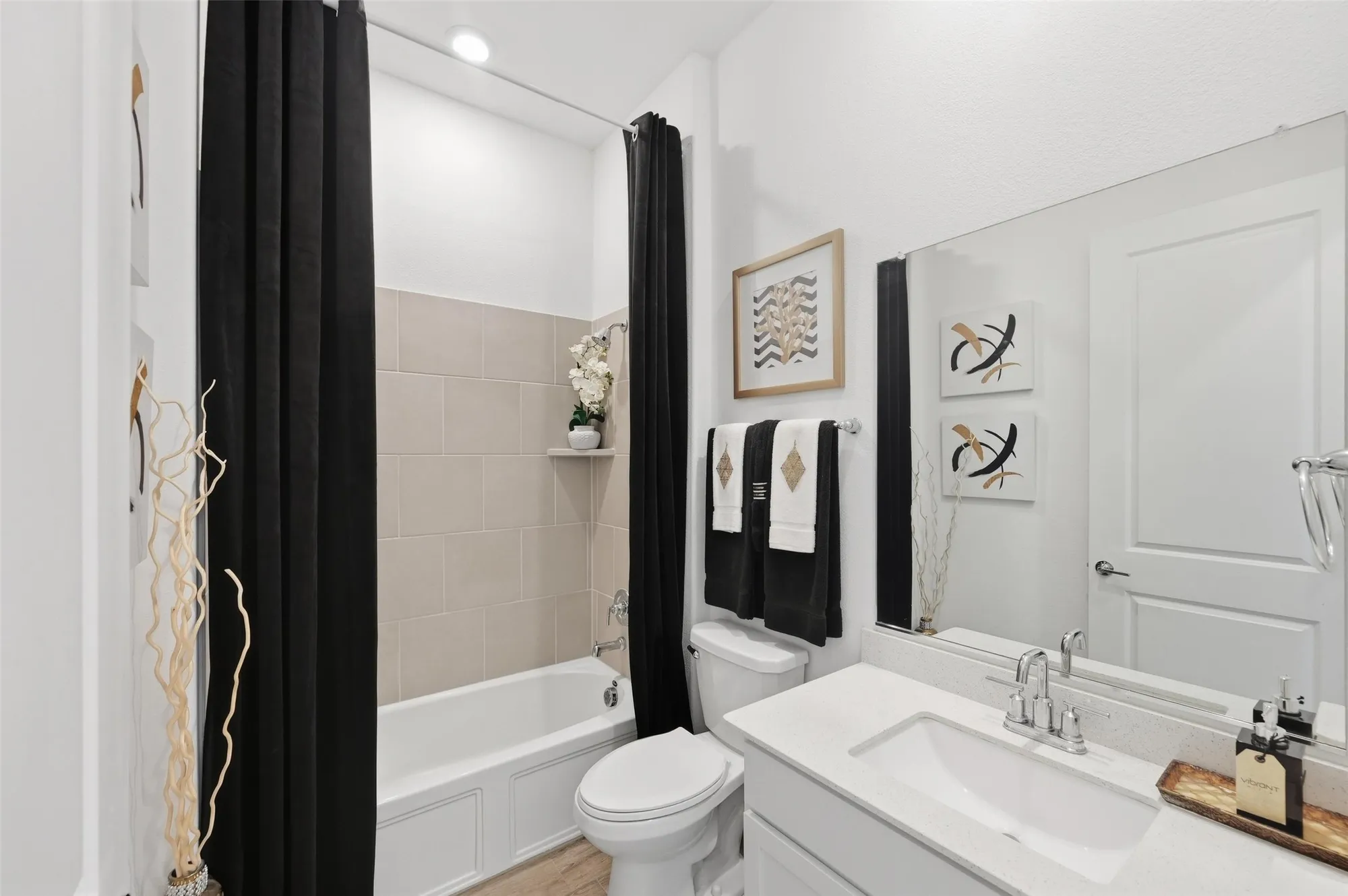 Property Slideshow image 16 of 34 | 1941 spotted fawn dr, Arlington, TX, 76005