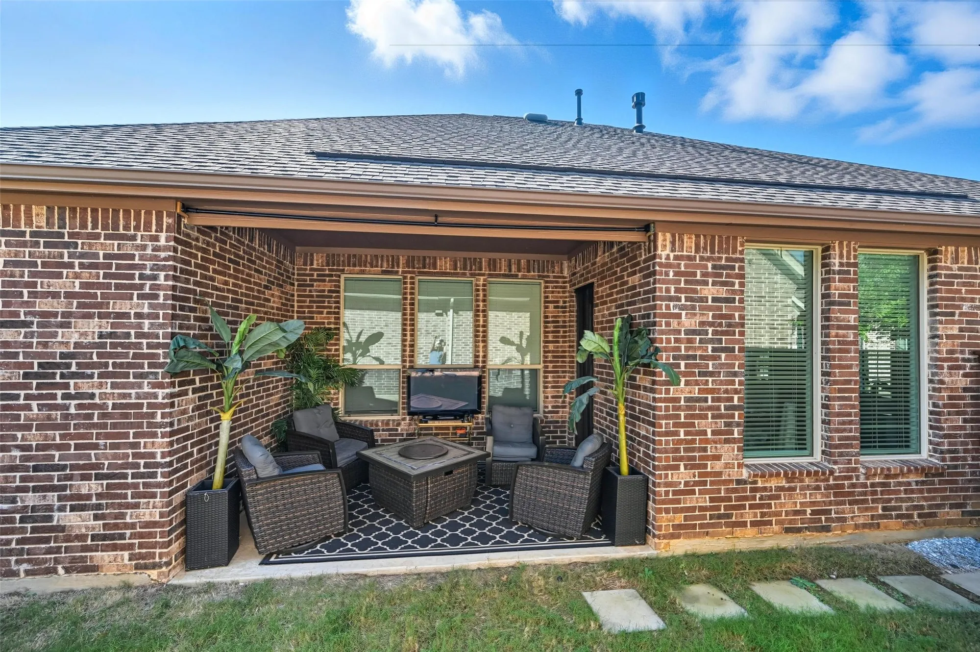 Property Slideshow image 19 of 34 | 1941 spotted fawn dr, Arlington, TX, 76005