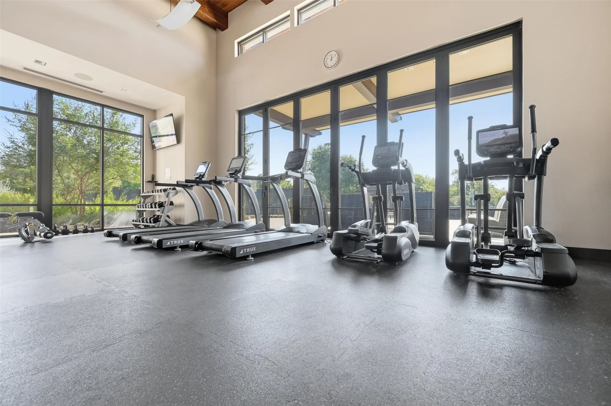 Property Slideshow image 23 of 34 | 1941 spotted fawn dr, Arlington, TX, 76005