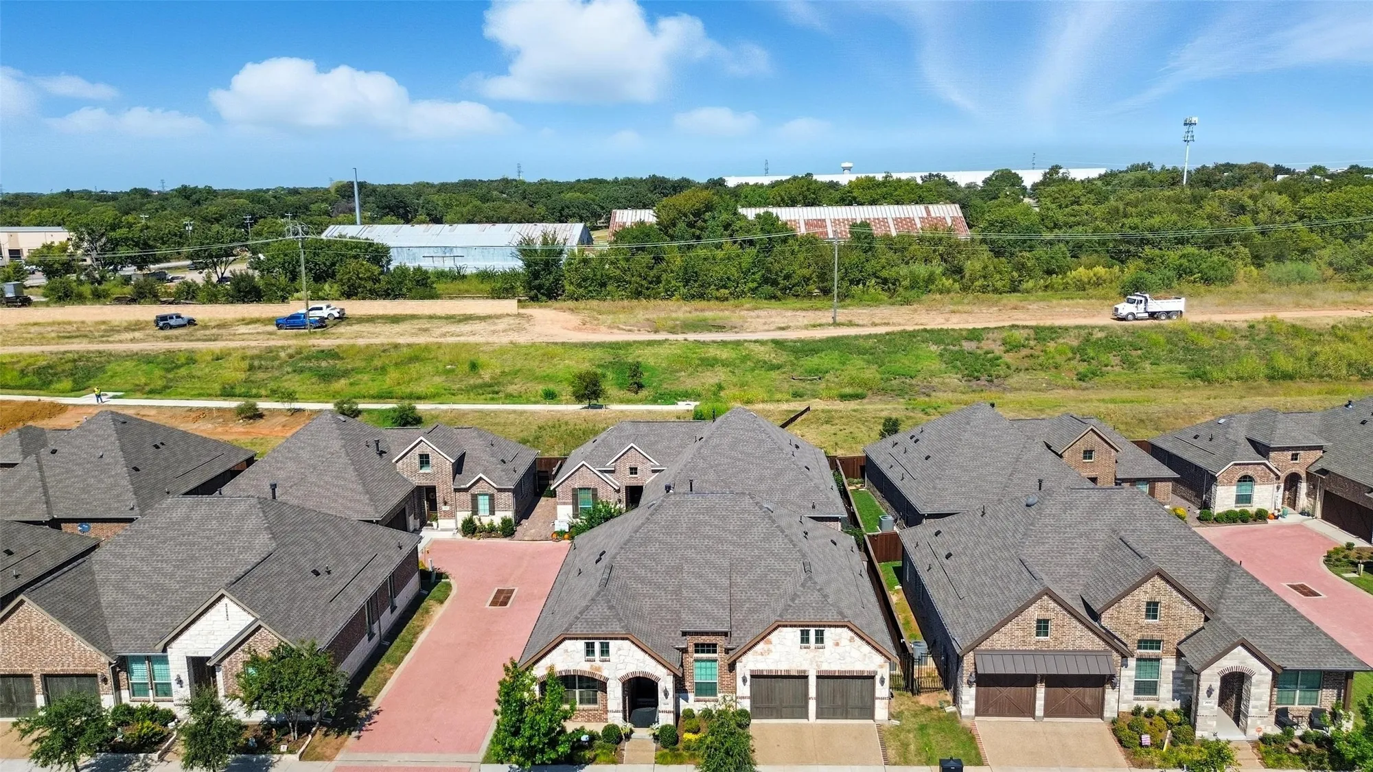 Property Slideshow image 32 of 34 | 1941 spotted fawn dr, Arlington, TX, 76005