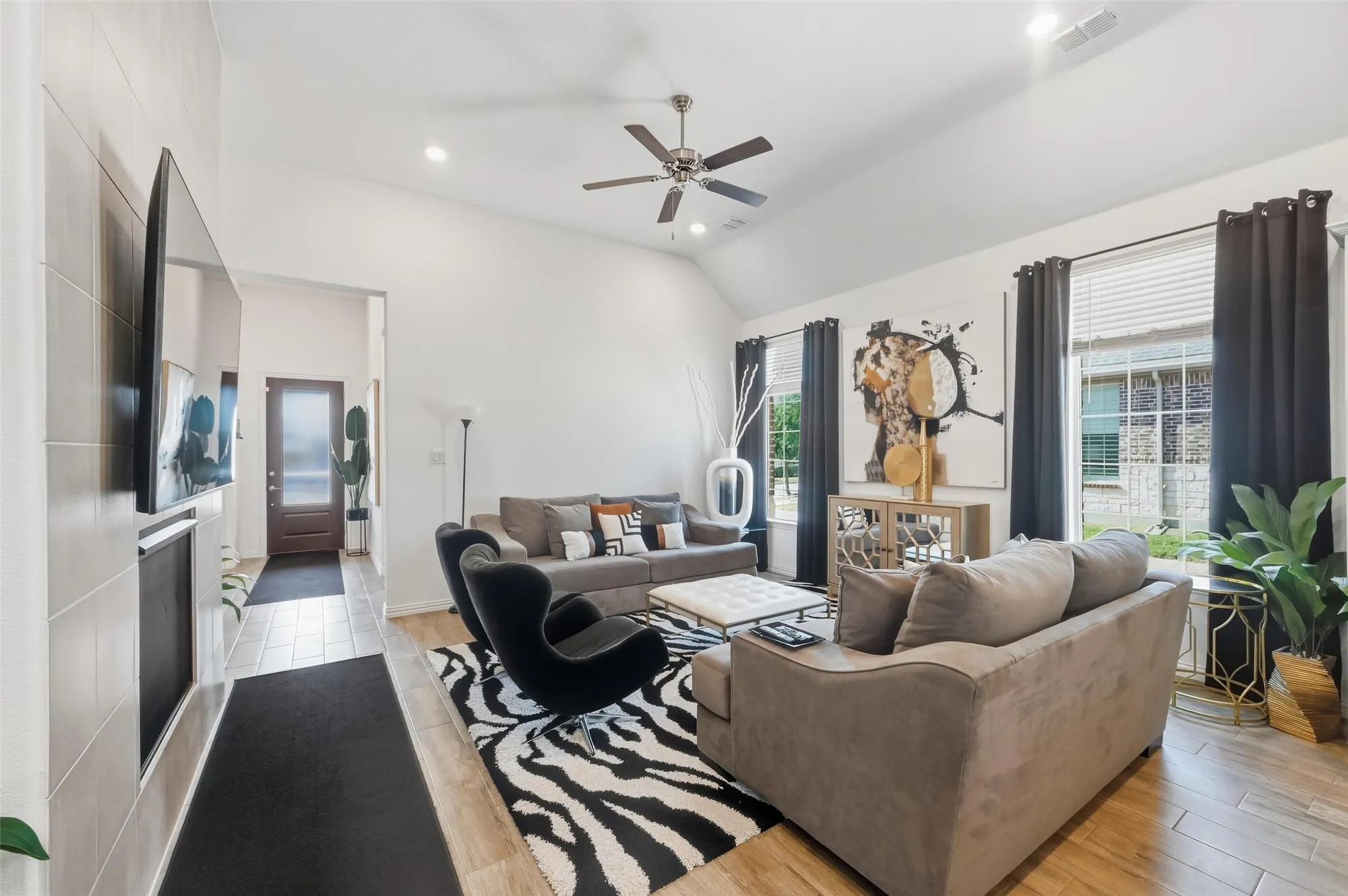 Property Slideshow image 4 of 34 | 1941 spotted fawn dr, Arlington, TX, 76005