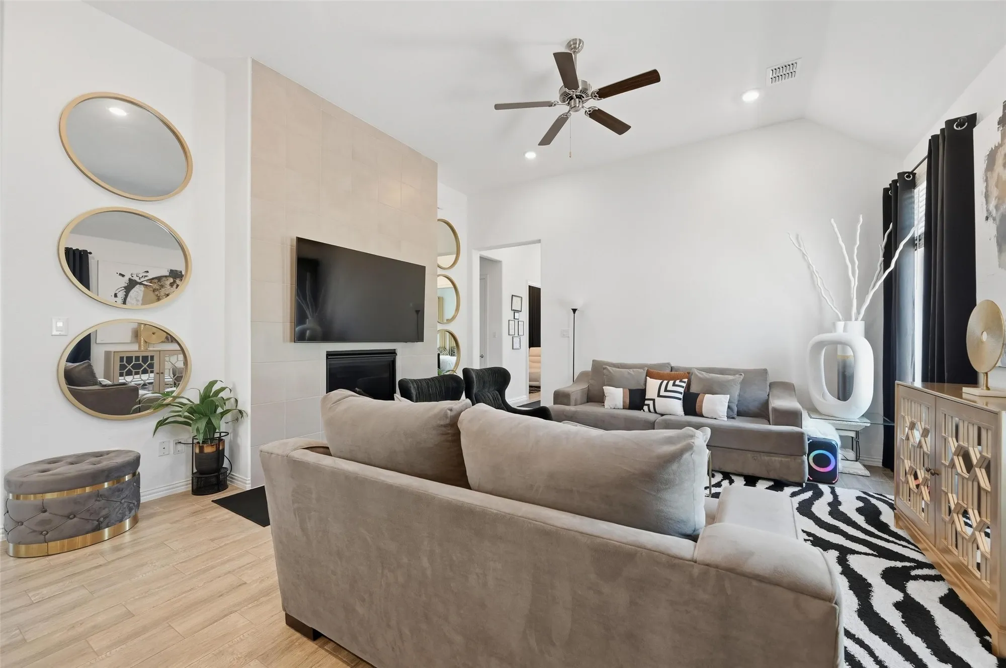 Property Slideshow image 5 of 34 | 1941 spotted fawn dr, Arlington, TX, 76005