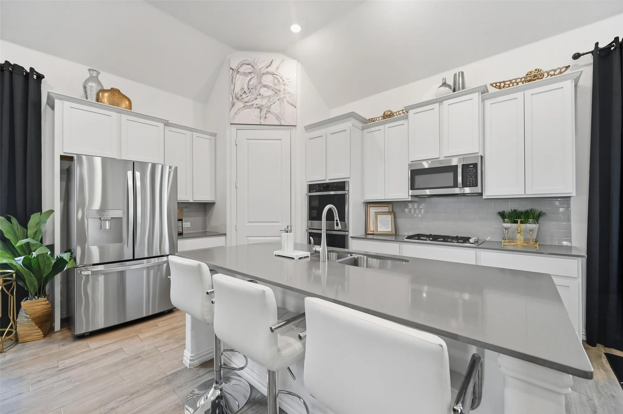 Property Slideshow image 7 of 34 | 1941 spotted fawn dr, Arlington, TX, 76005