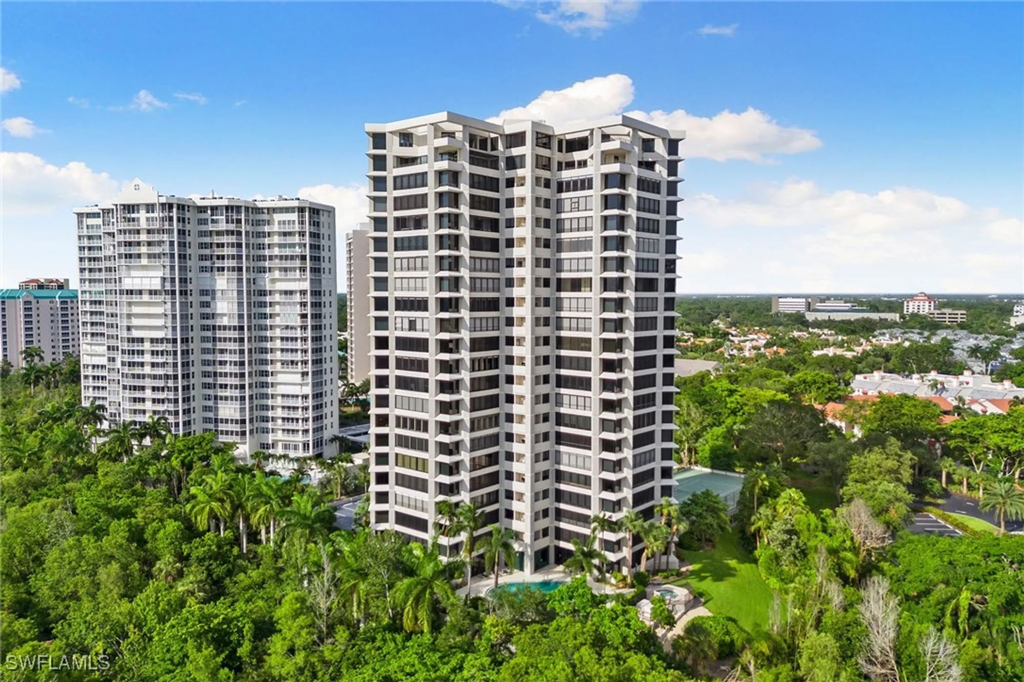 Property Slideshow image 38 of 41 | 5555 heron point dr 2001, Naples, FL, 34108