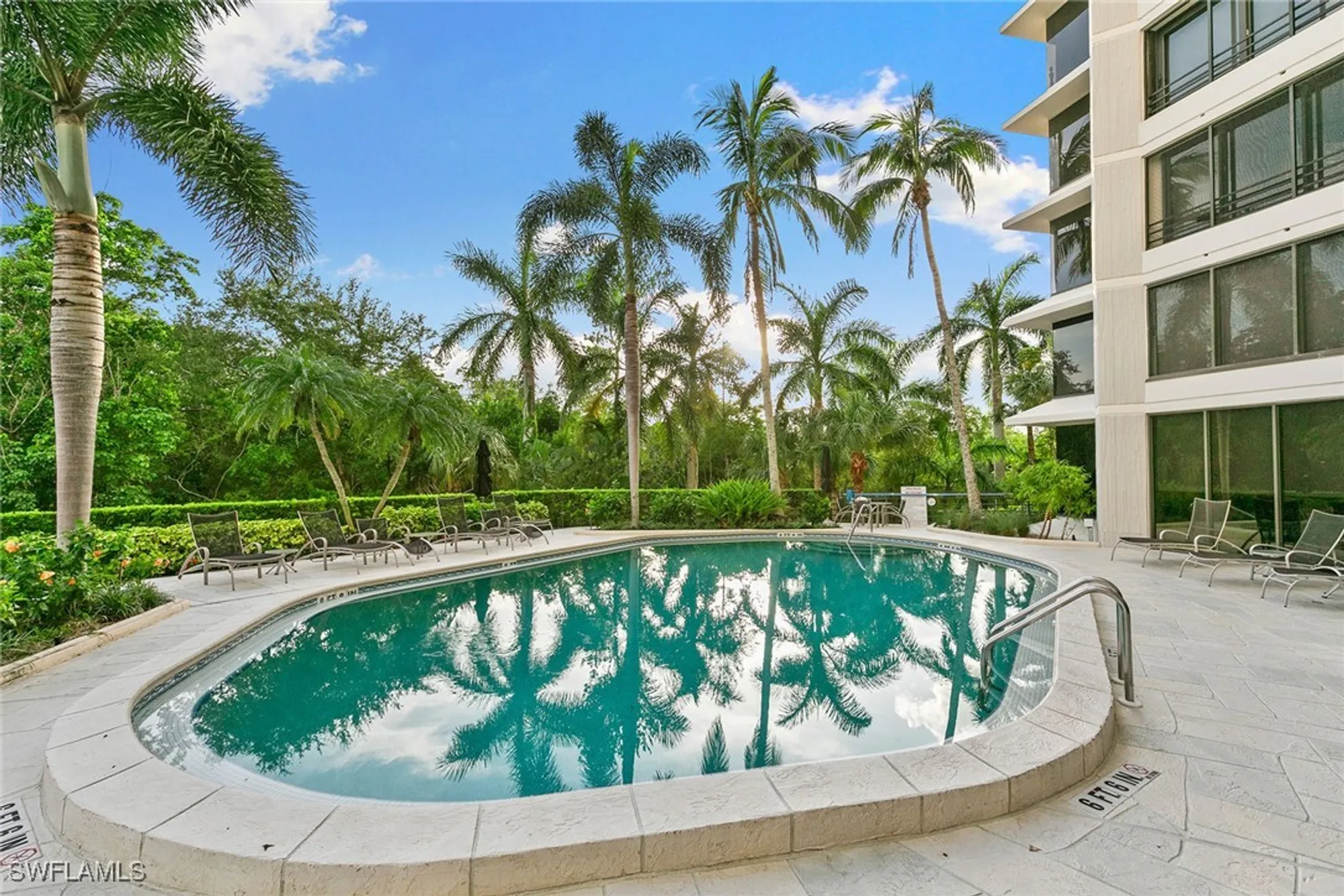 Property Slideshow image 33 of 41 | 5555 heron point dr 2001, Naples, FL, 34108