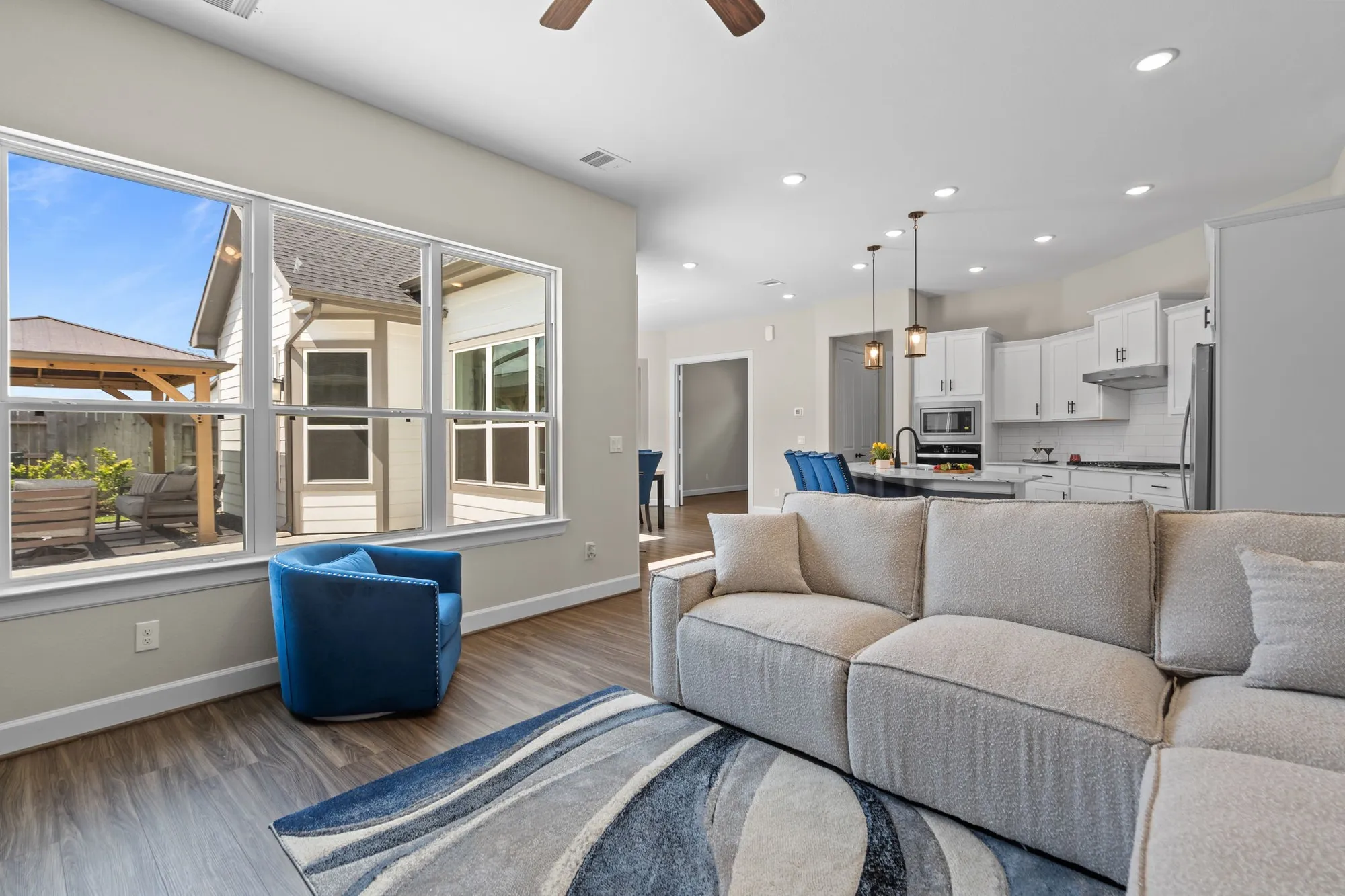 Property Slideshow image 4 of 25 | 1306 hidden oaks dr, Tomball, TX, 77375