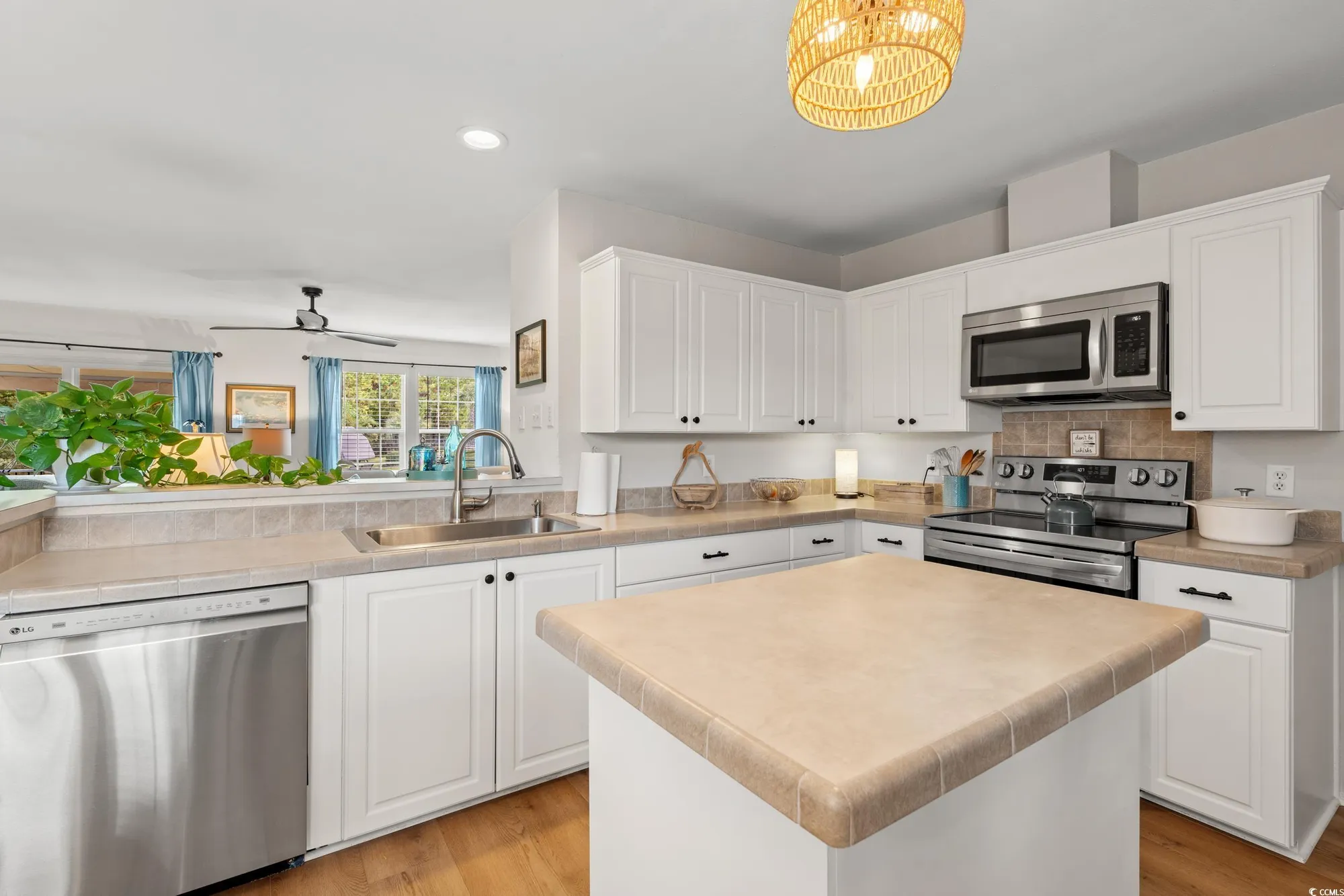 Property Slideshow image 9 of 40 | 157 lakeside crossing dr, Conway, SC, 29526