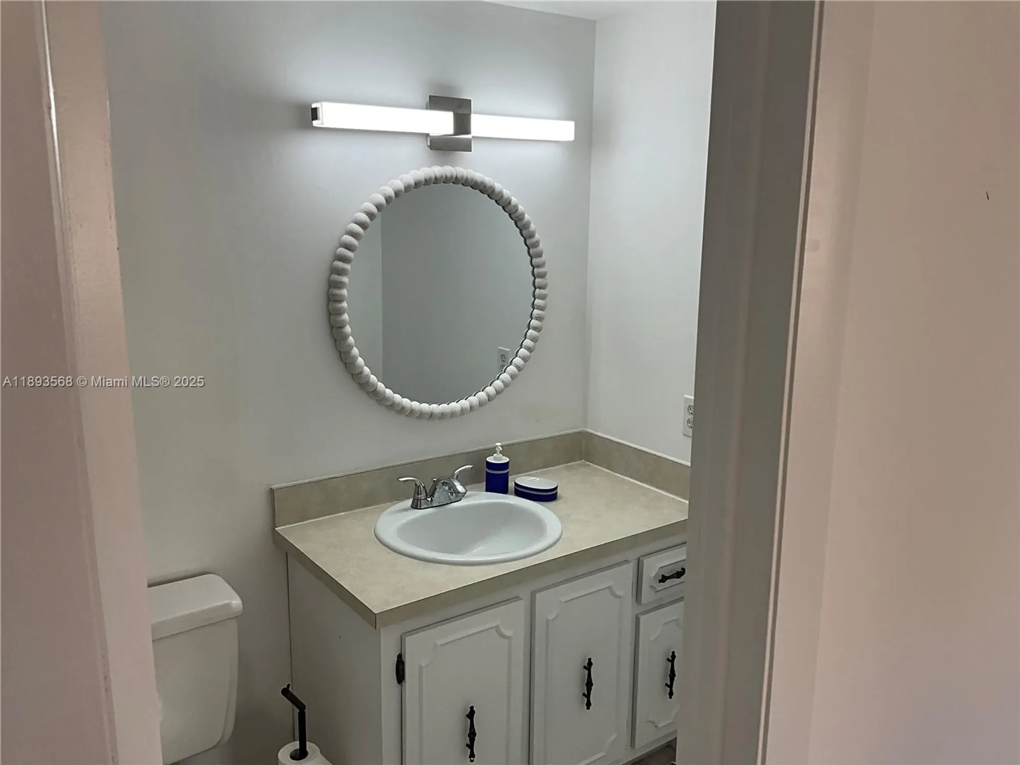 Property Slideshow image 16 of 19 | 201 se 11th ter 302, Dania Beach, FL, 33004