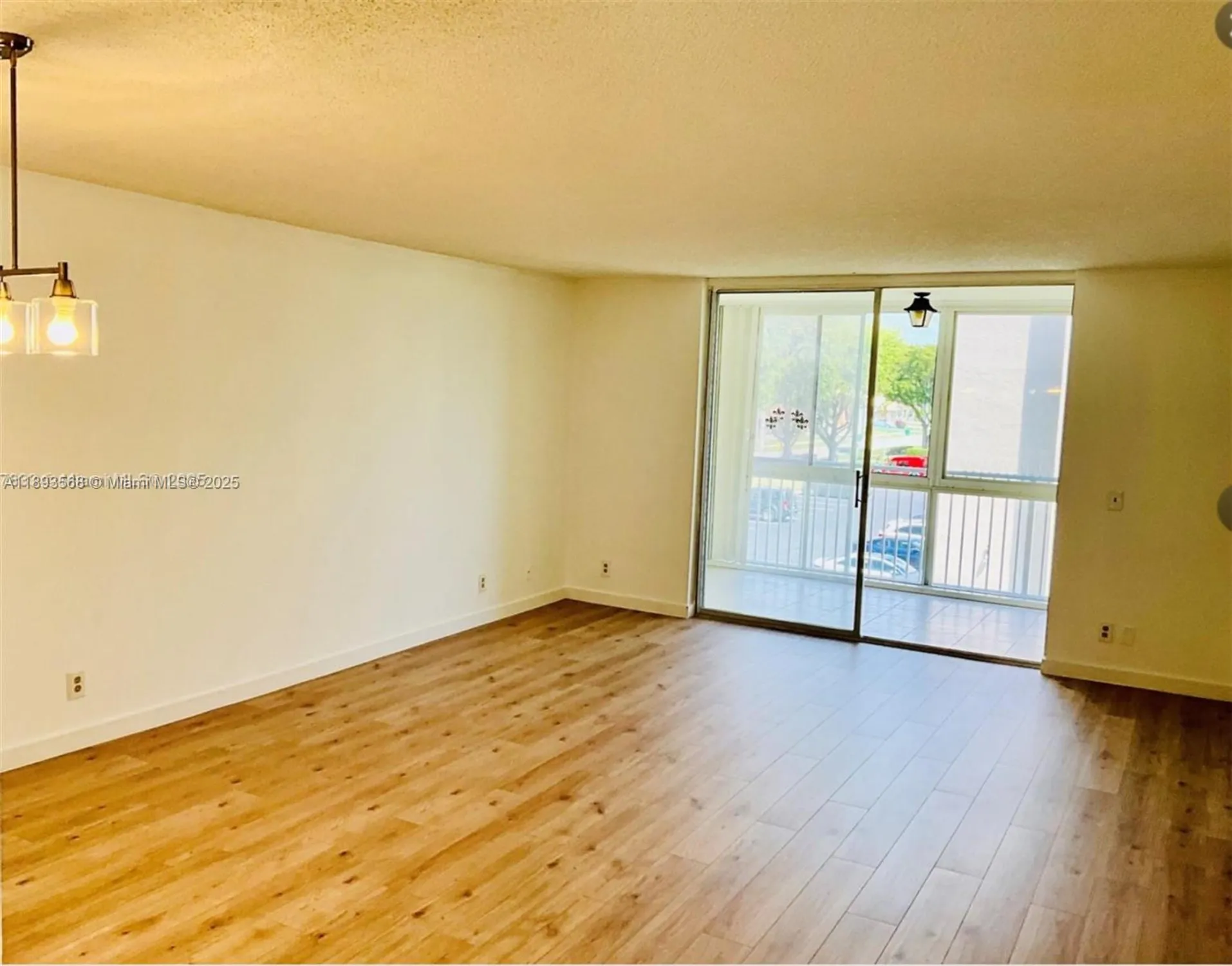 Property Slideshow image 12 of 19 | 201 se 11th ter 302, Dania Beach, FL, 33004