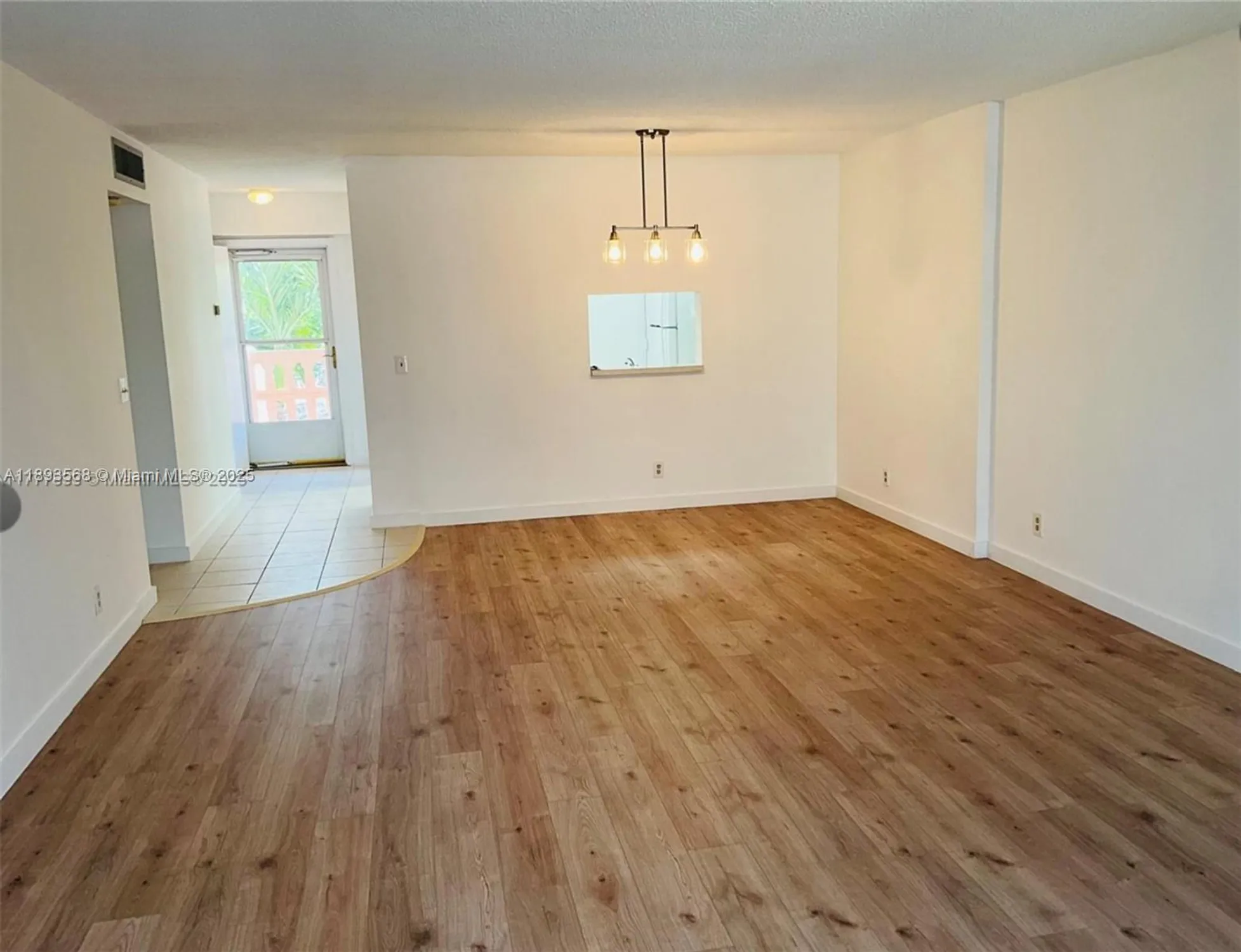 Property Slideshow image 13 of 19 | 201 se 11th ter 302, Dania Beach, FL, 33004