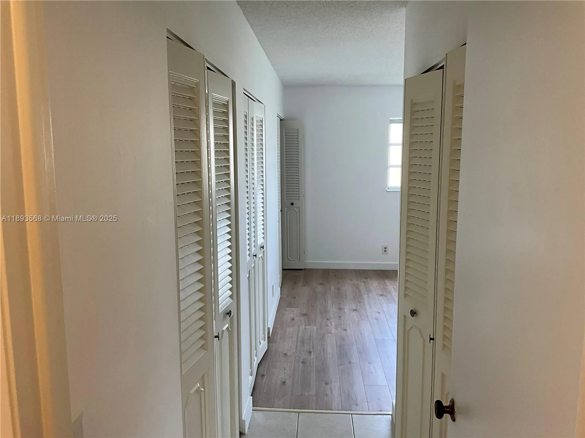 Property Slideshow image 3 of 19 | 201 se 11th ter 302, Dania Beach, FL, 33004