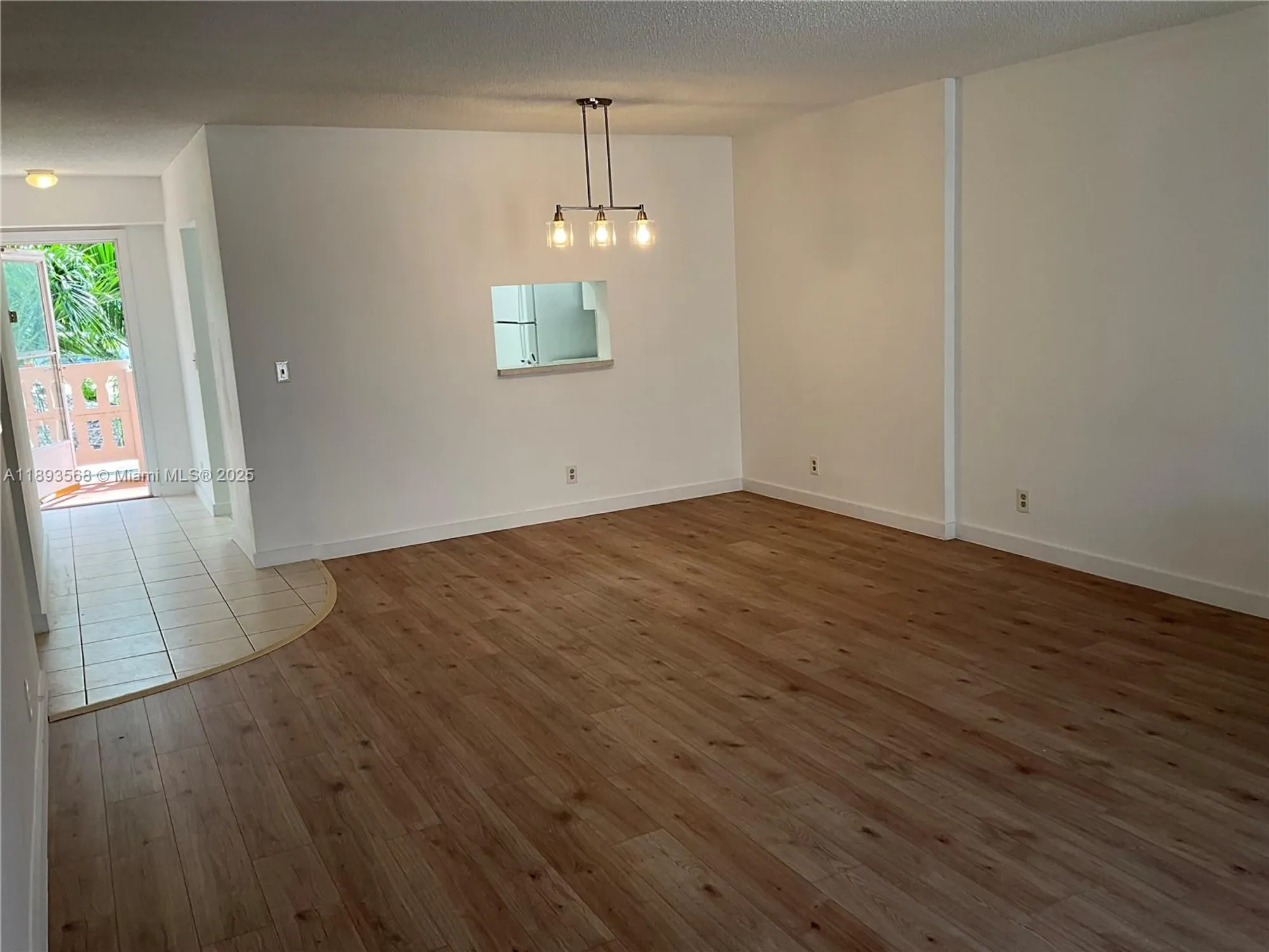 Property Slideshow image 4 of 19 | 201 se 11th ter 302, Dania Beach, FL, 33004