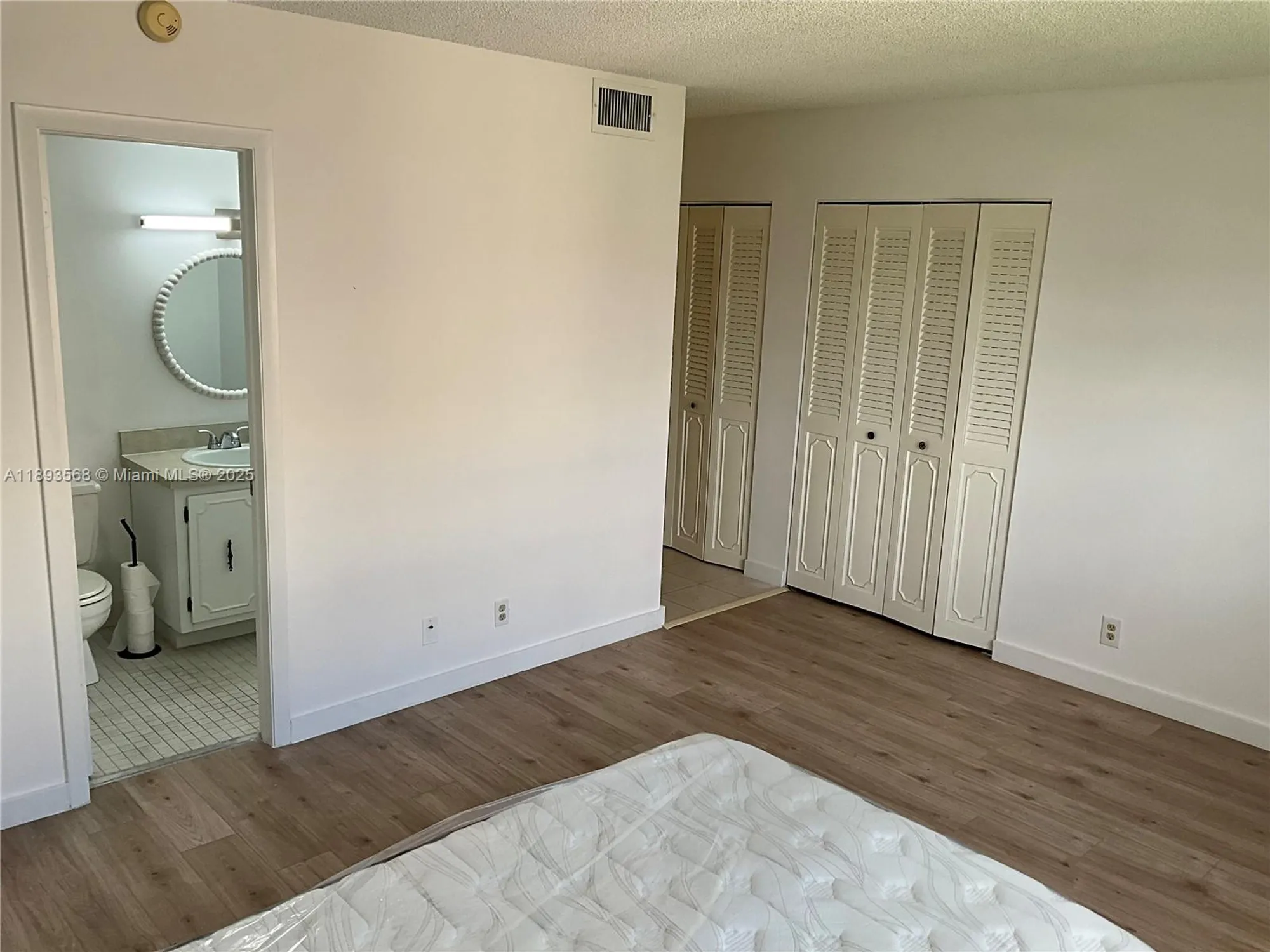 Property Slideshow image 5 of 19 | 201 se 11th ter 302, Dania Beach, FL, 33004