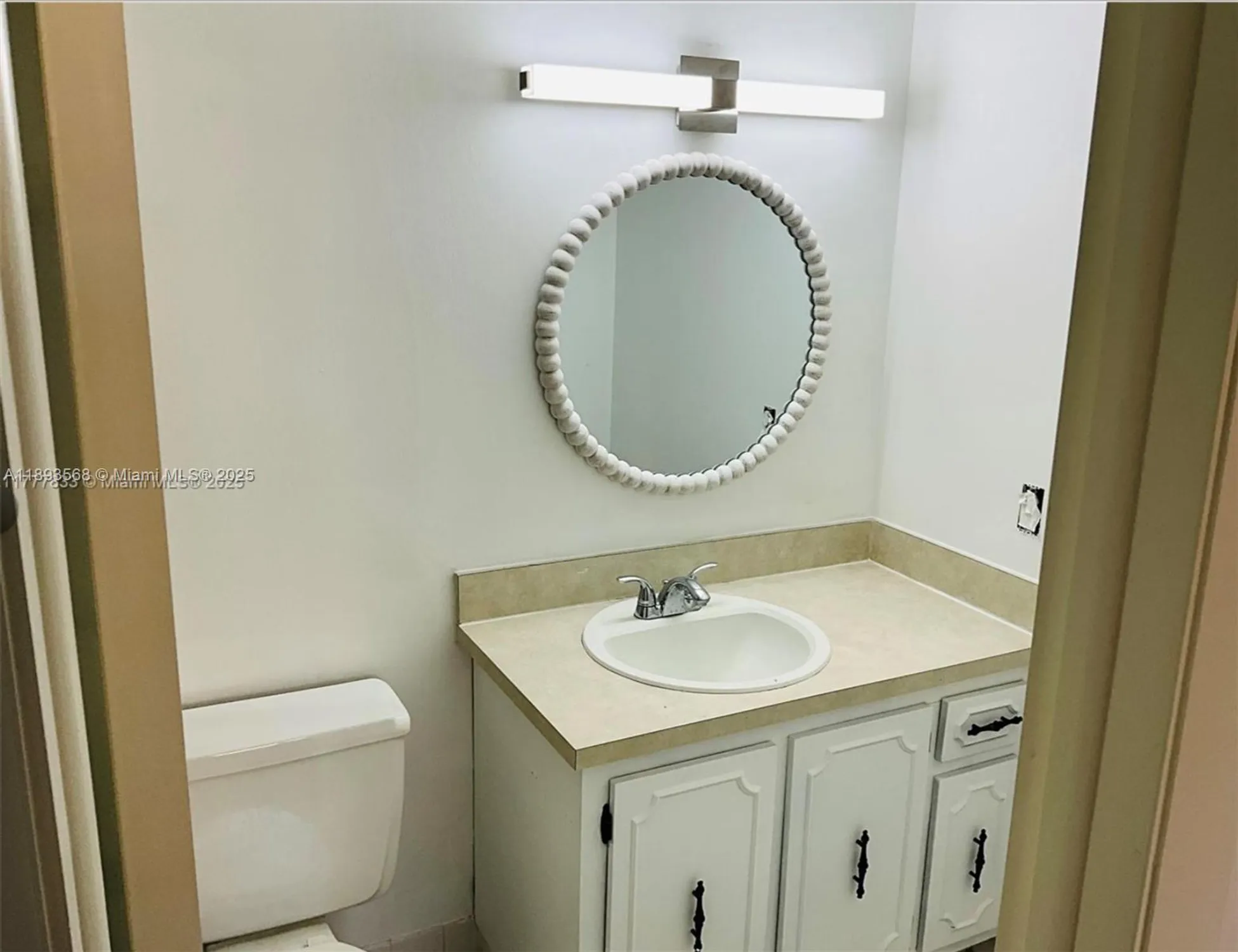 Property Slideshow image 7 of 19 | 201 se 11th ter 302, Dania Beach, FL, 33004