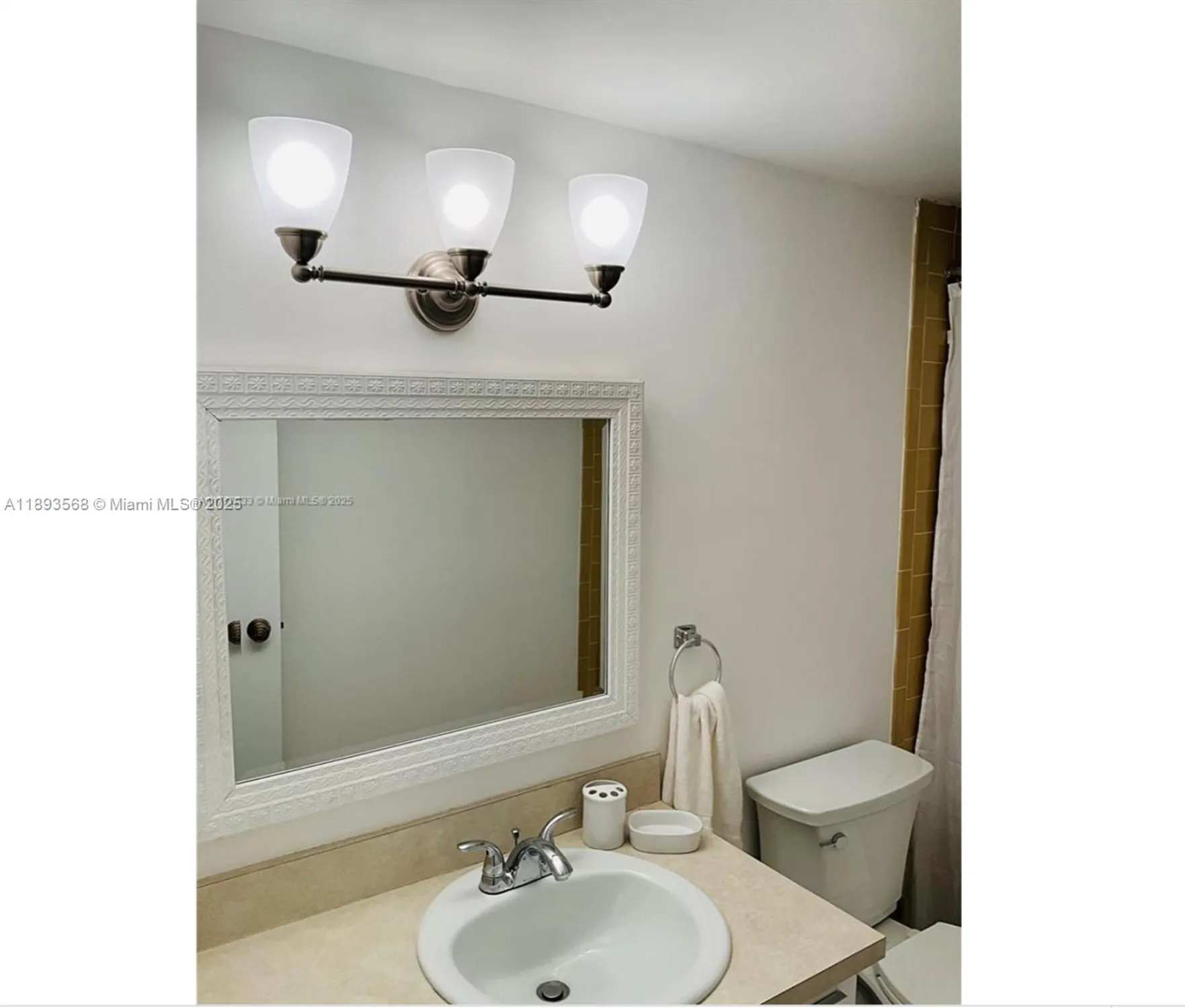 Property Slideshow image 9 of 19 | 201 se 11th ter 302, Dania Beach, FL, 33004