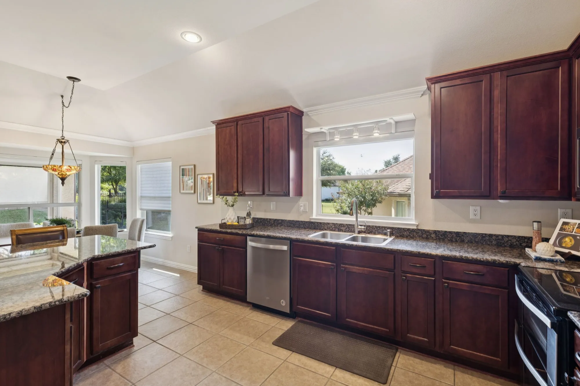 Property Slideshow image 14 of 37 | 11001 southerland dr, Denton, TX, 76207