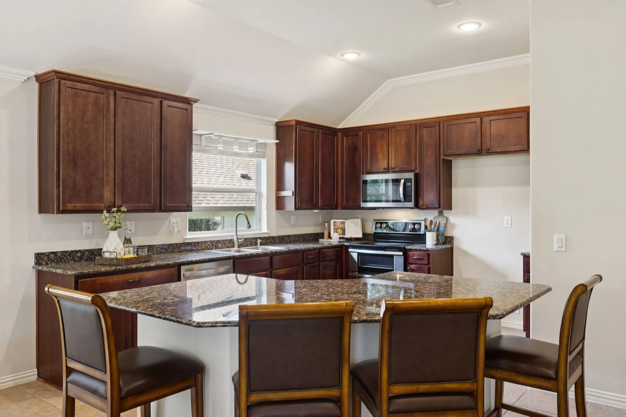 Property Slideshow image 12 of 37 | 11001 southerland dr, Denton, TX, 76207