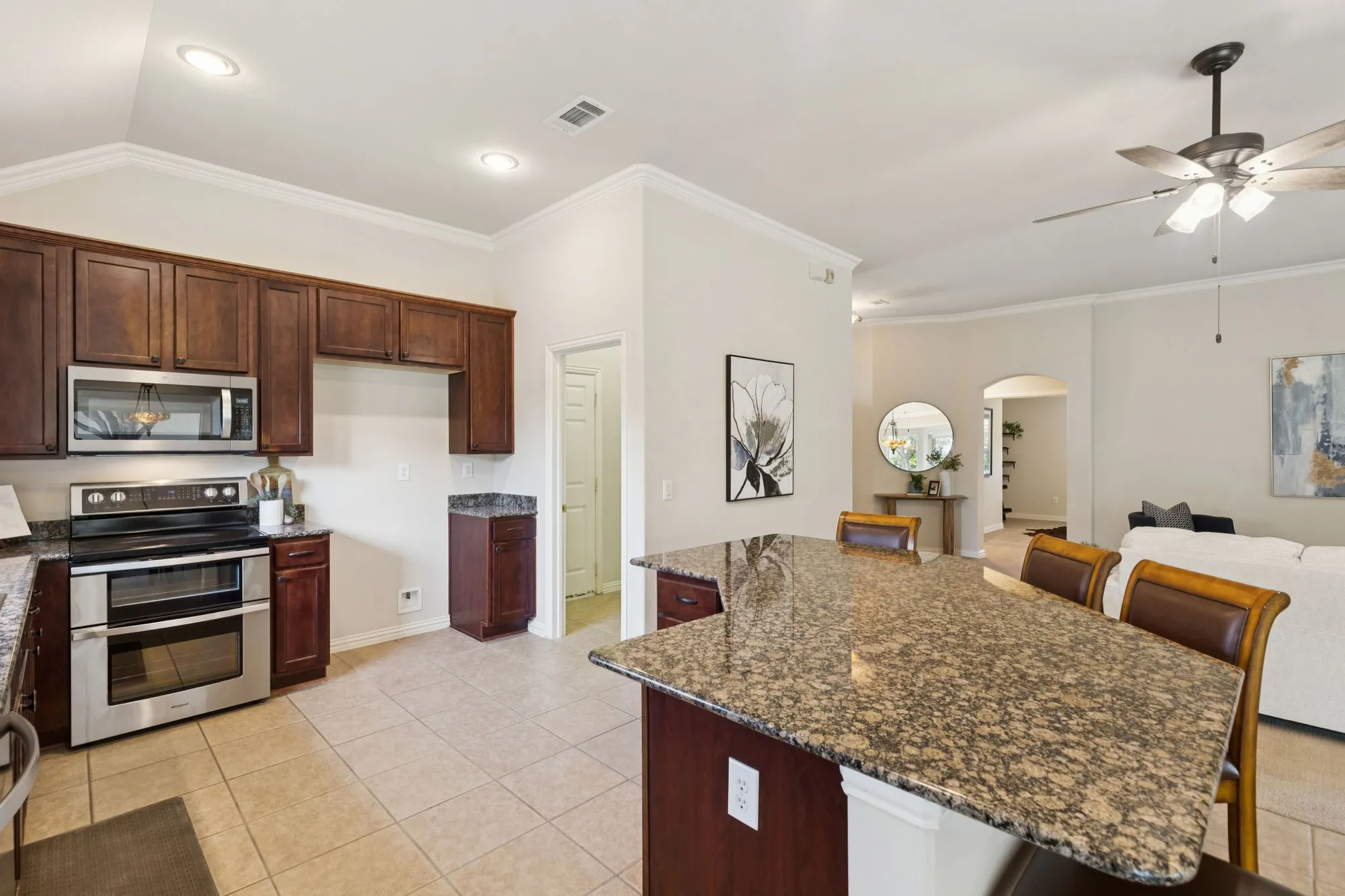 Property Slideshow image 13 of 37 | 11001 southerland dr, Denton, TX, 76207